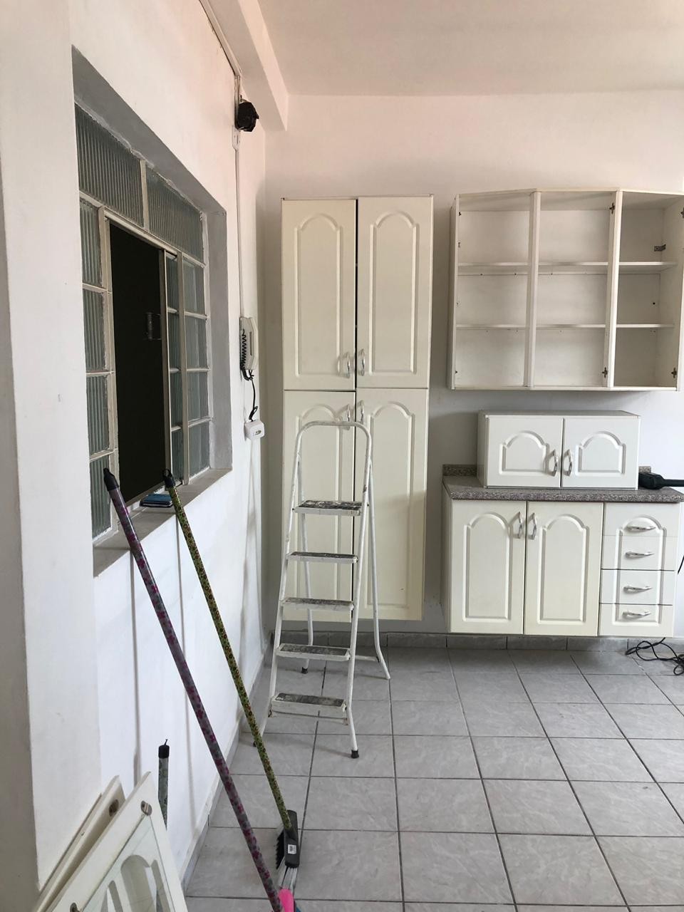 Aluga-se casa de 2 quartos em baixo