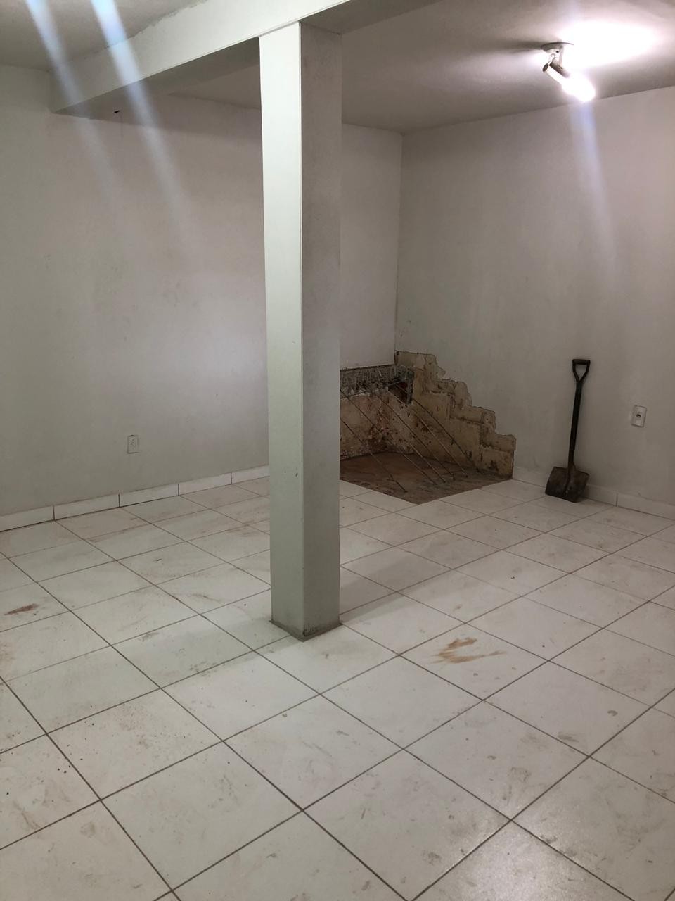 Aluga-se casa de 2 quartos em baixo