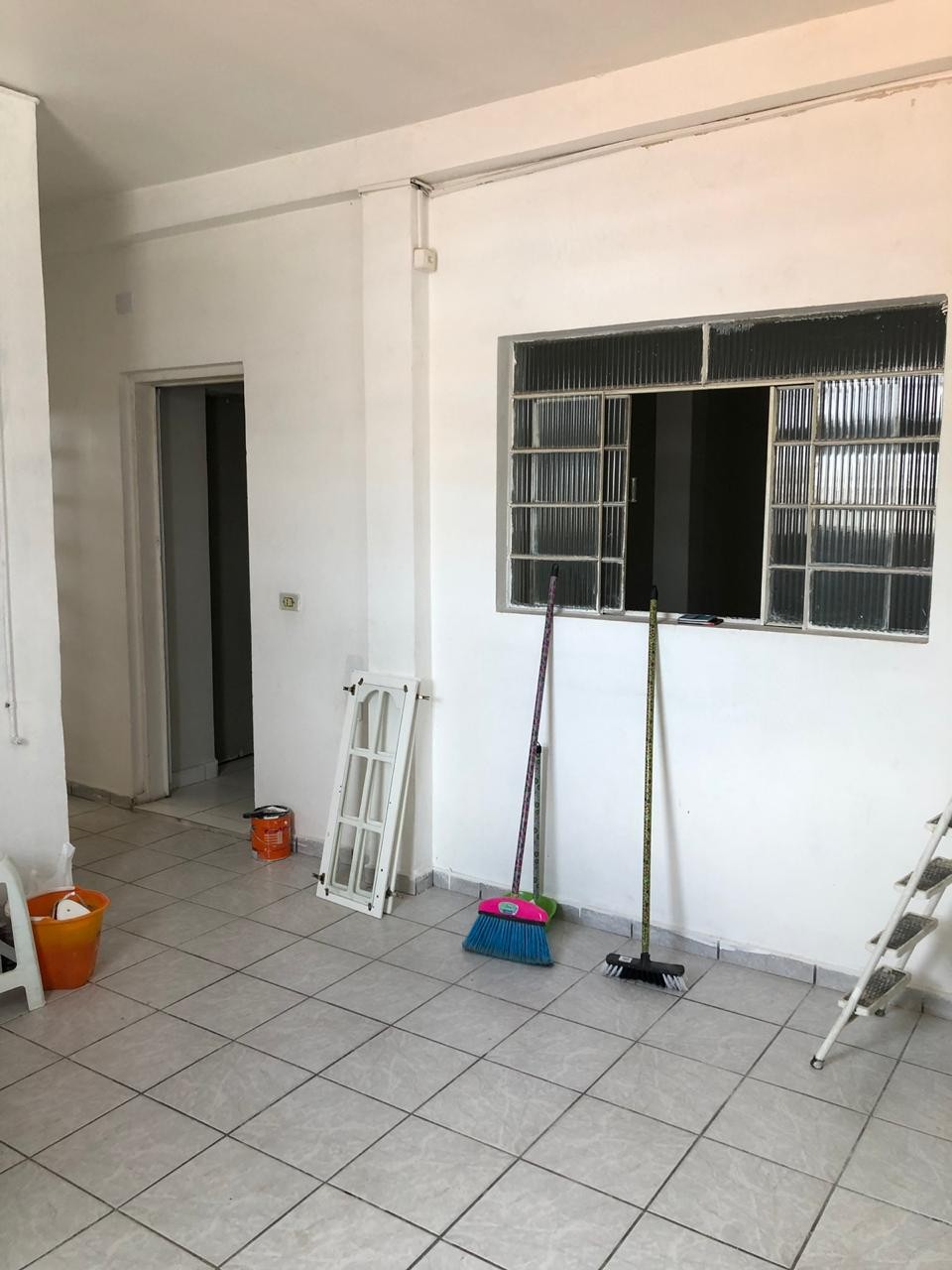 Aluga-se casa de 2 quartos em baixo