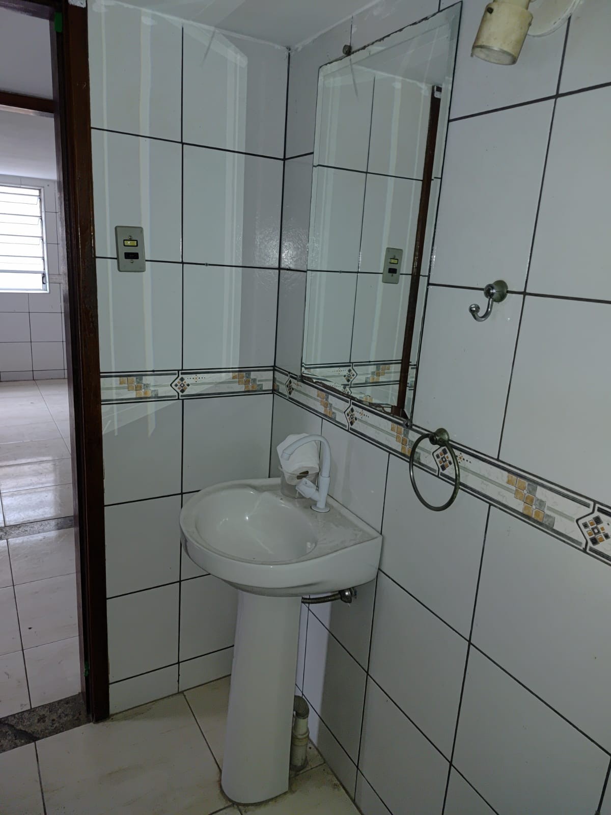 CASA 03 CÔMODOS JARDIM LUSO (POSSIBILIDADE VAGA DE GARAGEM)