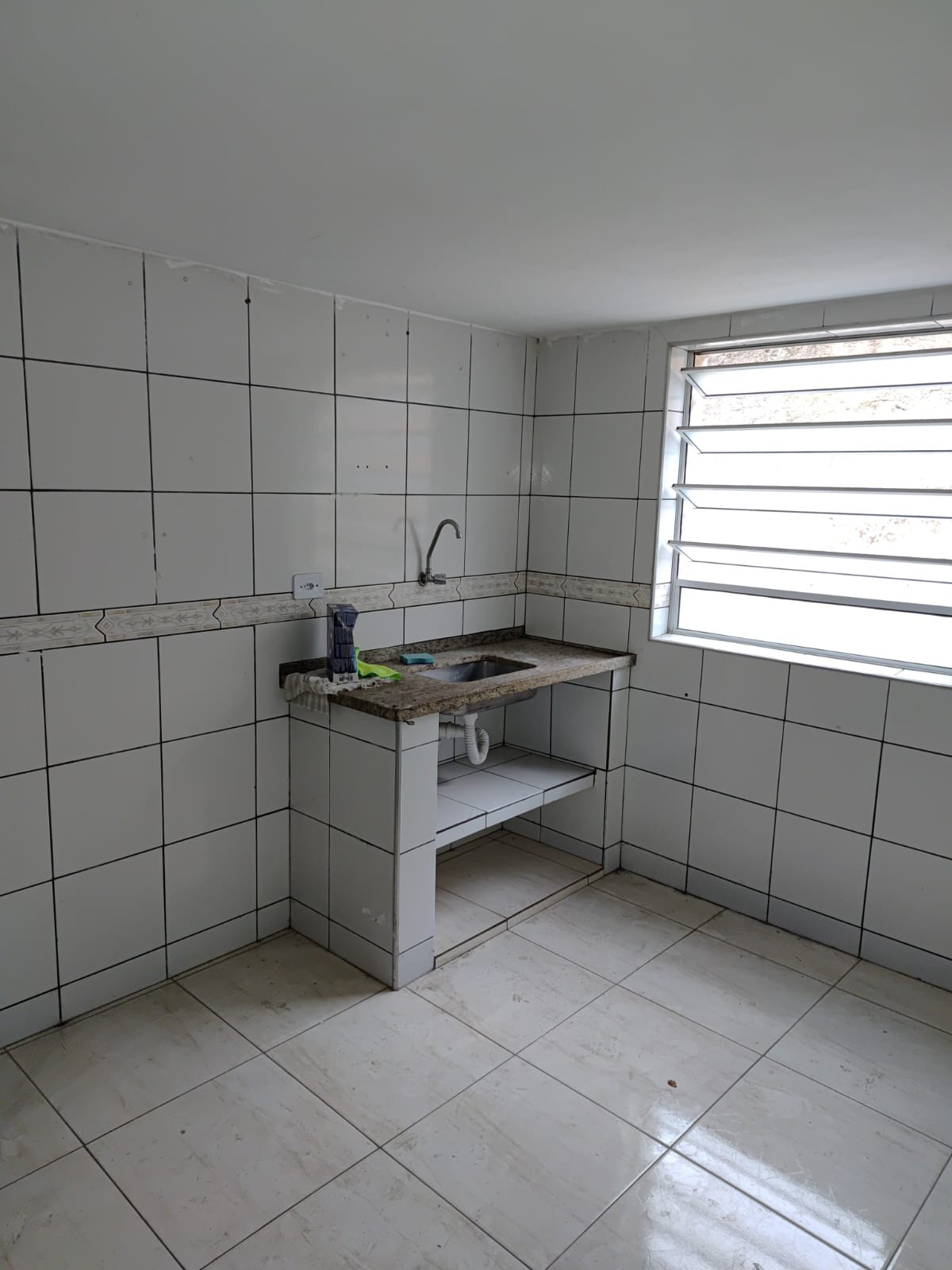 CASA 03 CÔMODOS JARDIM LUSO (POSSIBILIDADE VAGA DE GARAGEM)