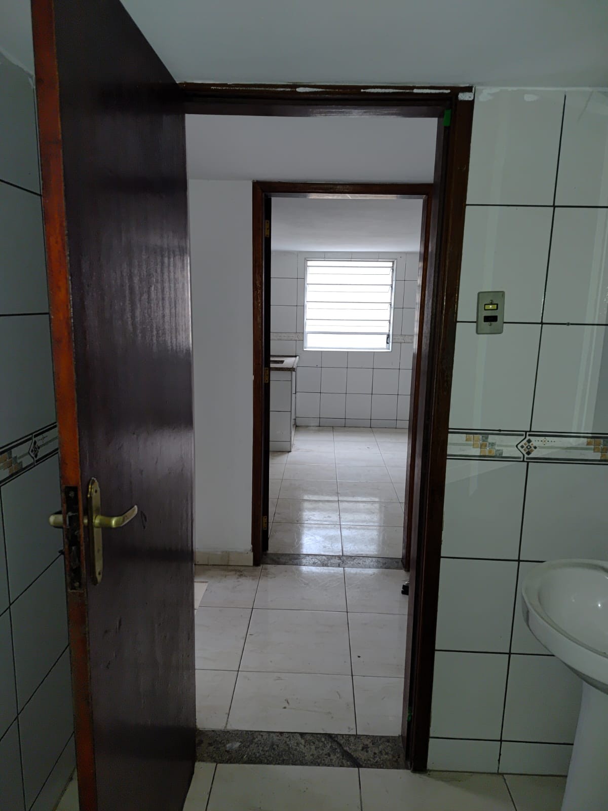 CASA 03 CÔMODOS JARDIM LUSO (POSSIBILIDADE VAGA DE GARAGEM)
