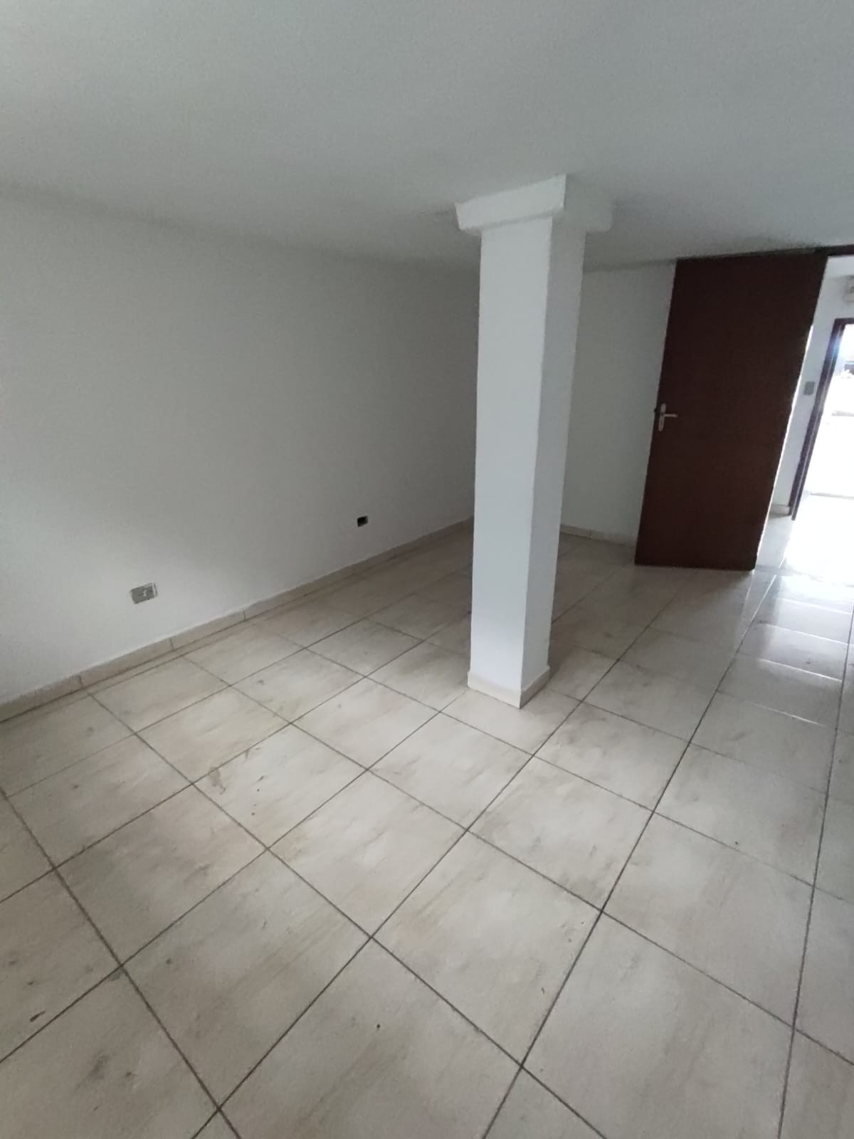 CASA 03 CÔMODOS JARDIM LUSO (POSSIBILIDADE VAGA DE GARAGEM)