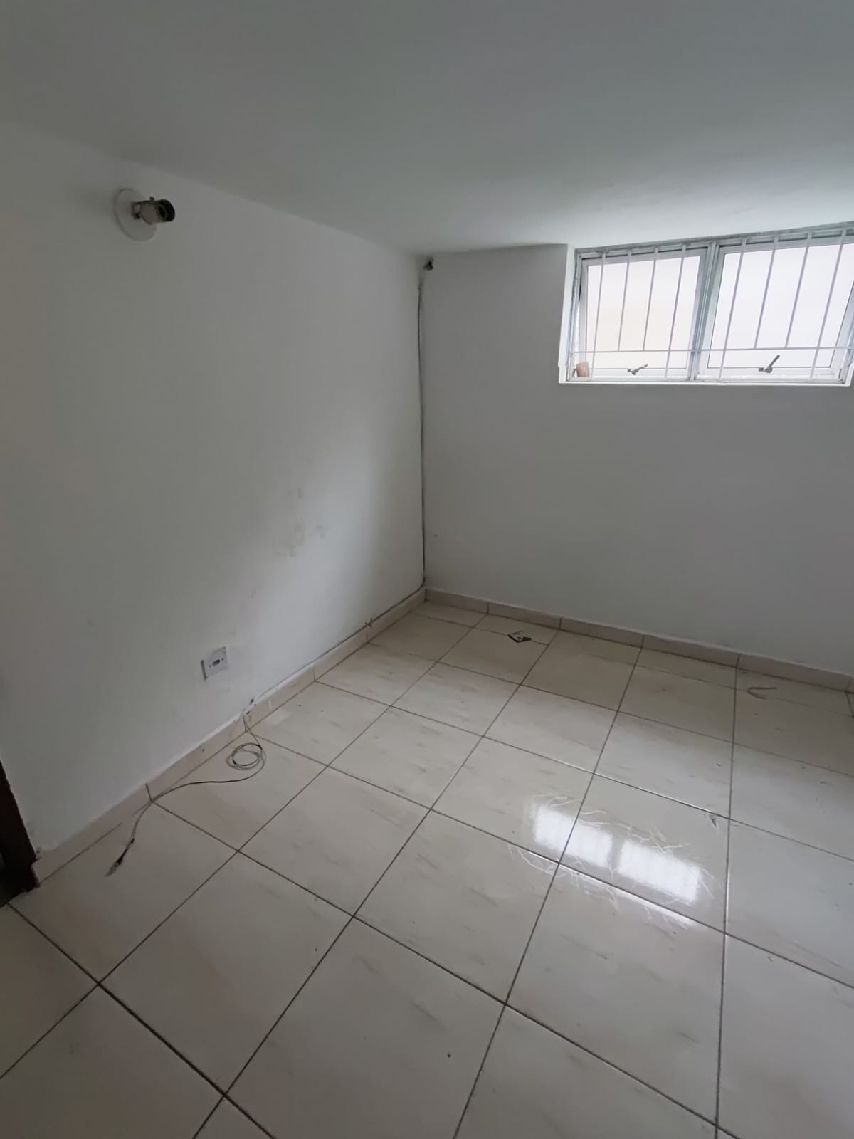 CASA 03 CÔMODOS JARDIM LUSO (POSSIBILIDADE VAGA DE GARAGEM)