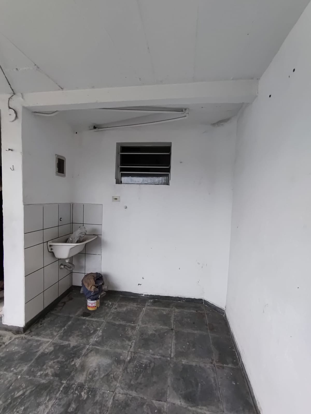 CASA 03 CÔMODOS JARDIM LUSO (POSSIBILIDADE VAGA DE GARAGEM)