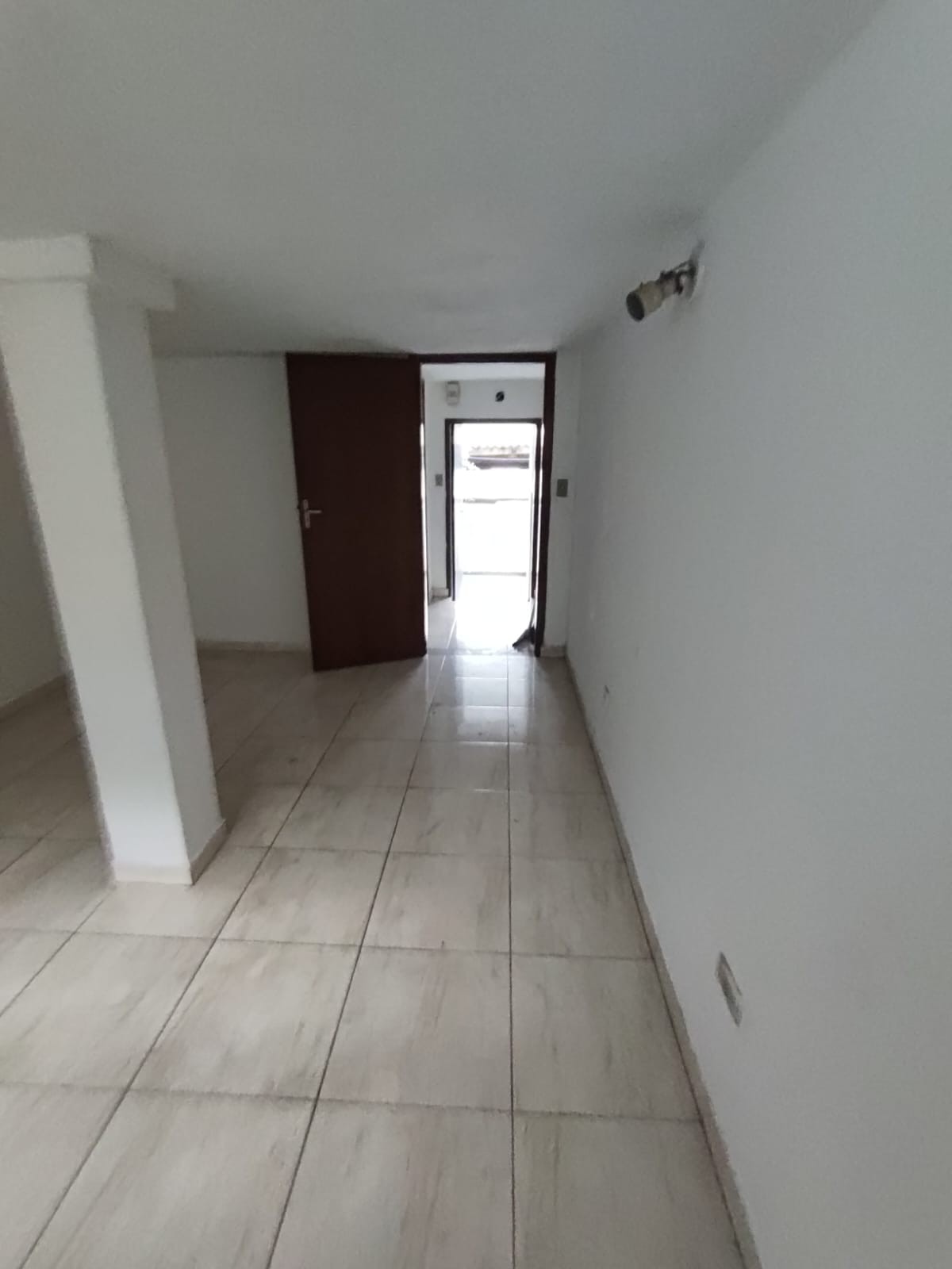 CASA 03 CÔMODOS JARDIM LUSO (POSSIBILIDADE VAGA DE GARAGEM)