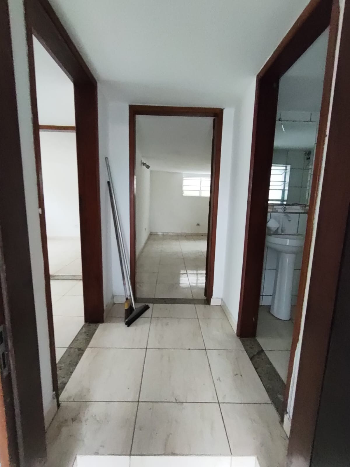 CASA 03 CÔMODOS JARDIM LUSO (POSSIBILIDADE VAGA DE GARAGEM)