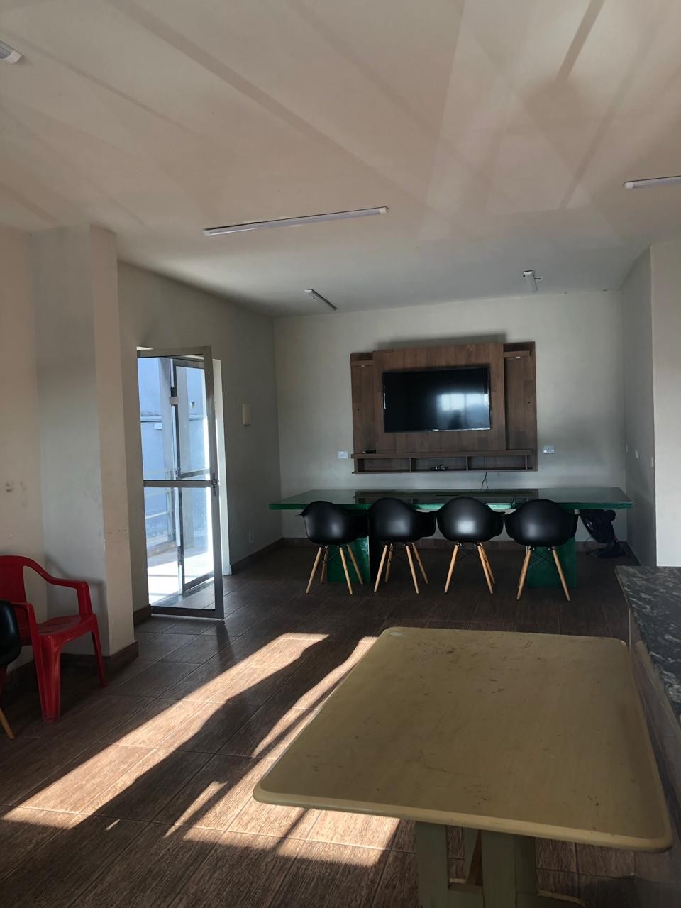Apartamento - Travessa Av. Eid Maluf. - 2 dorms, sala, cozinha e área de serviço- vaga descoberta