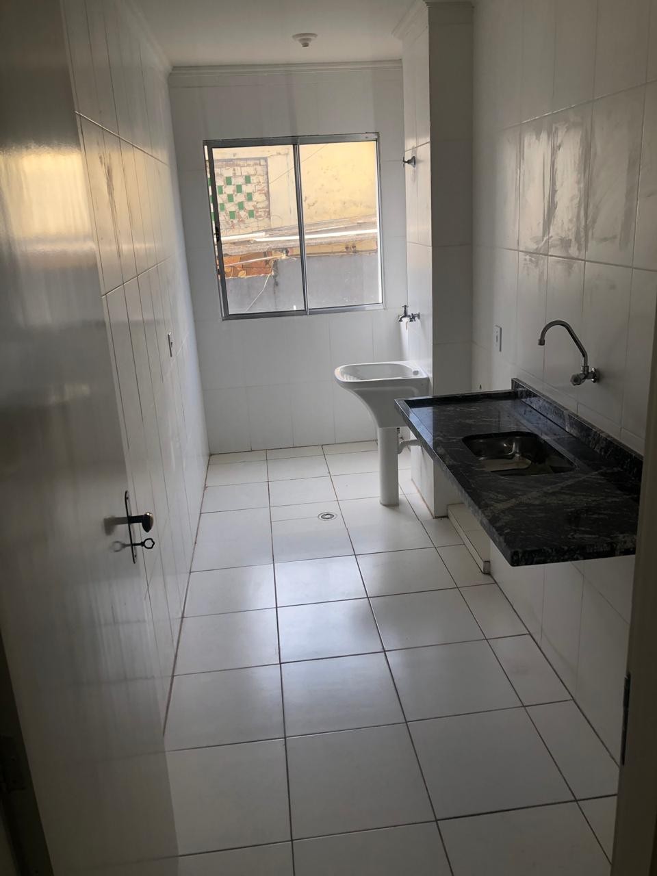 Apartamento - Travessa Av. Eid Maluf. - 2 dorms, sala, cozinha e área de serviço- vaga descoberta