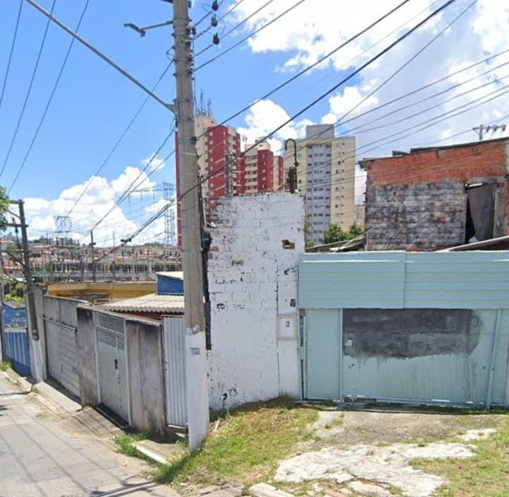 Terreno com Galpão e 3 casas