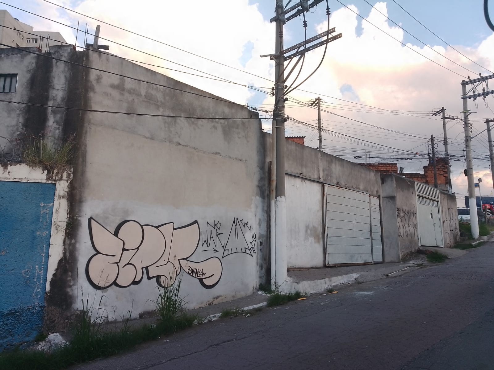 Terreno com Galpão e 3 casas