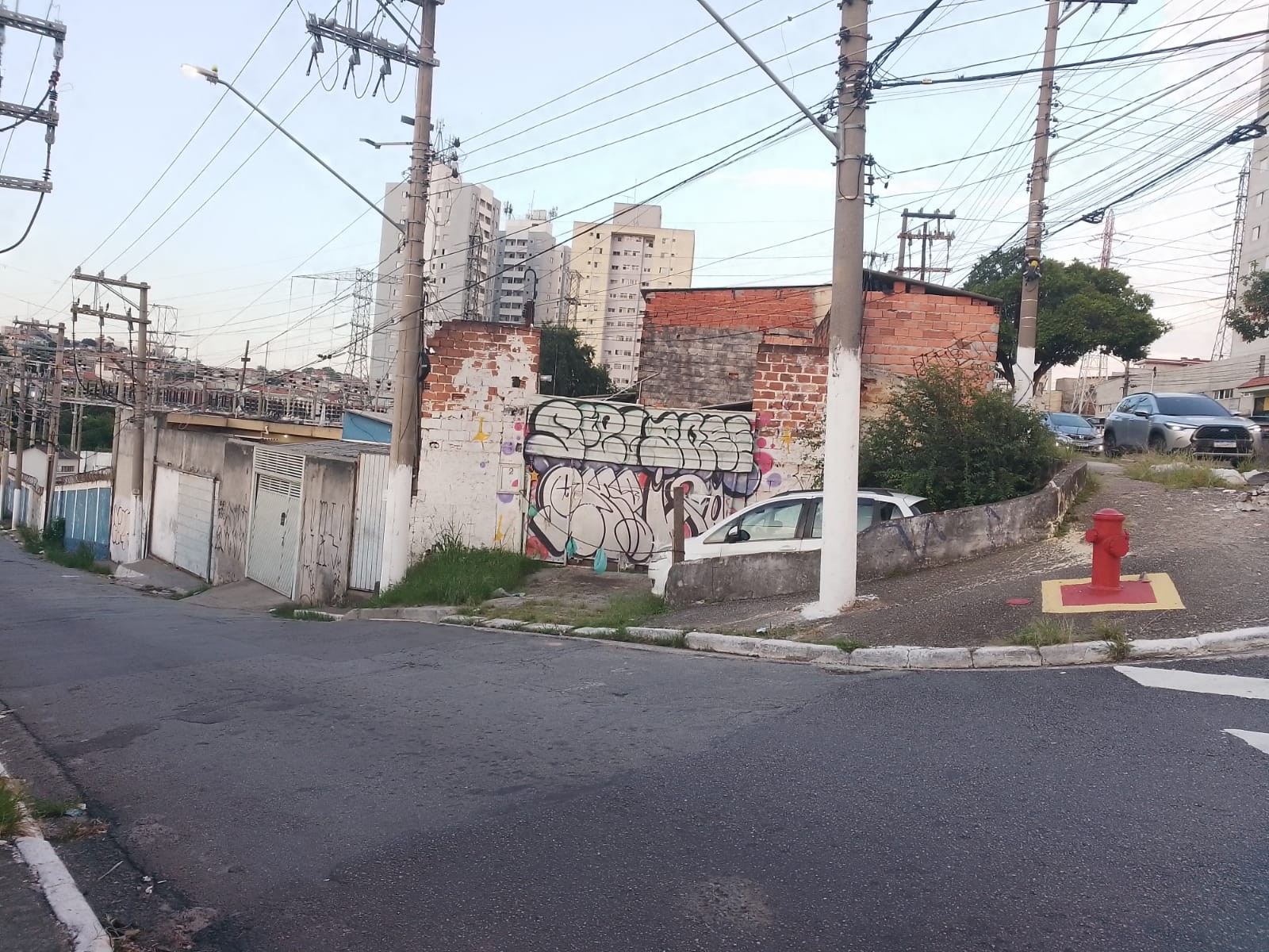 Terreno com Galpão e 3 casas