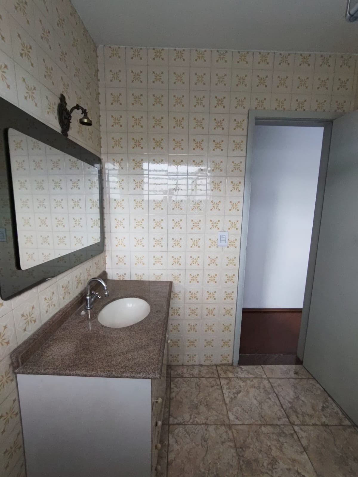 Sobrado para aluguel com 161 metros quadrados com 5 quartos