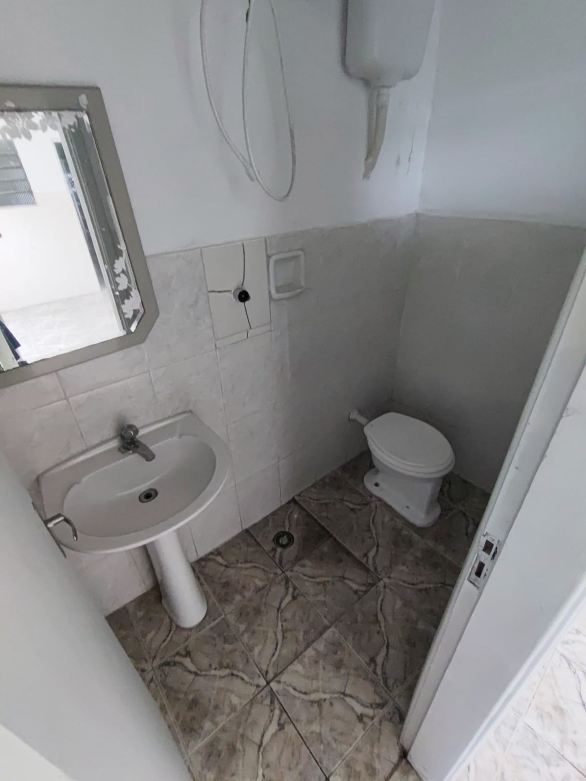 Sobrado para aluguel com 161 metros quadrados com 5 quartos