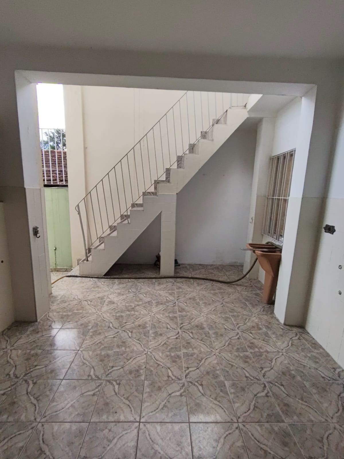 Sobrado para aluguel com 161 metros quadrados com 5 quartos