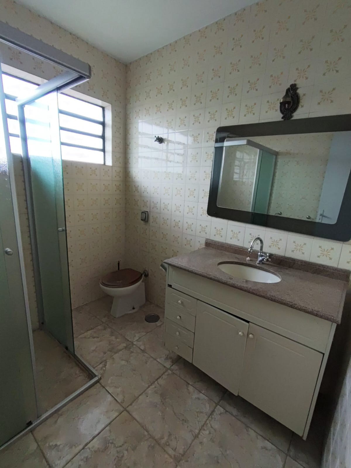 Sobrado para aluguel com 161 metros quadrados com 5 quartos