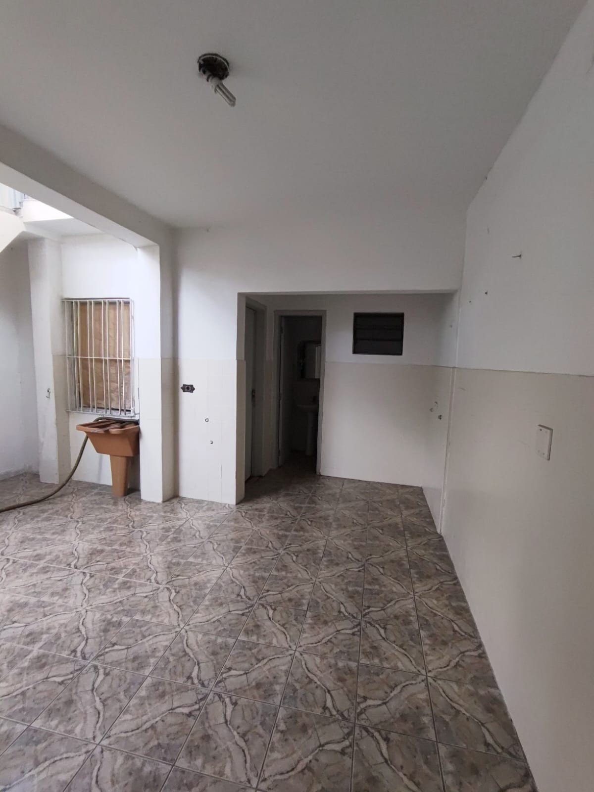 Sobrado para aluguel com 161 metros quadrados com 5 quartos