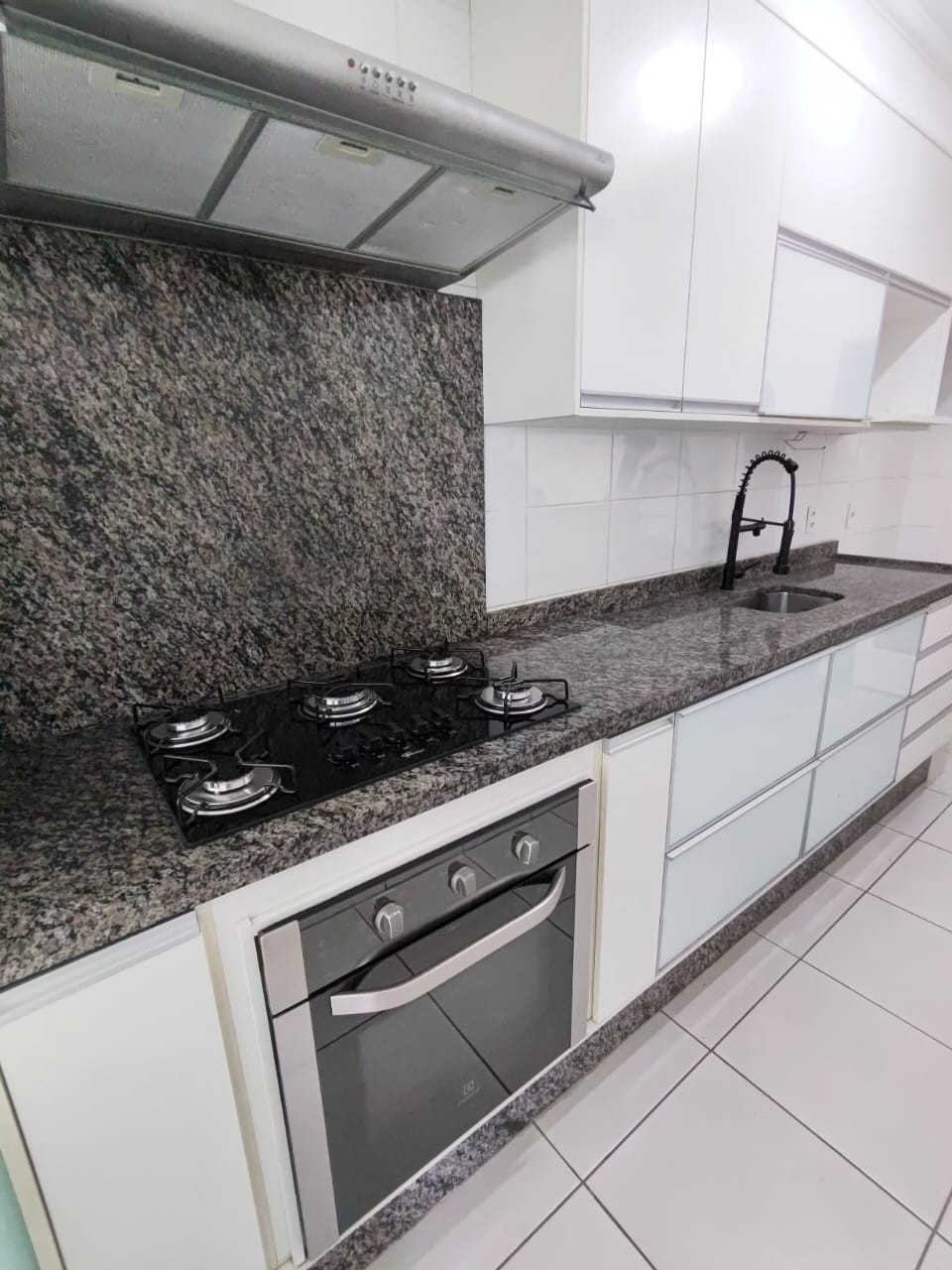 Apartamento com 3 Quartos e 2 banheiros à Venda, 81 m² por R$ 899.000