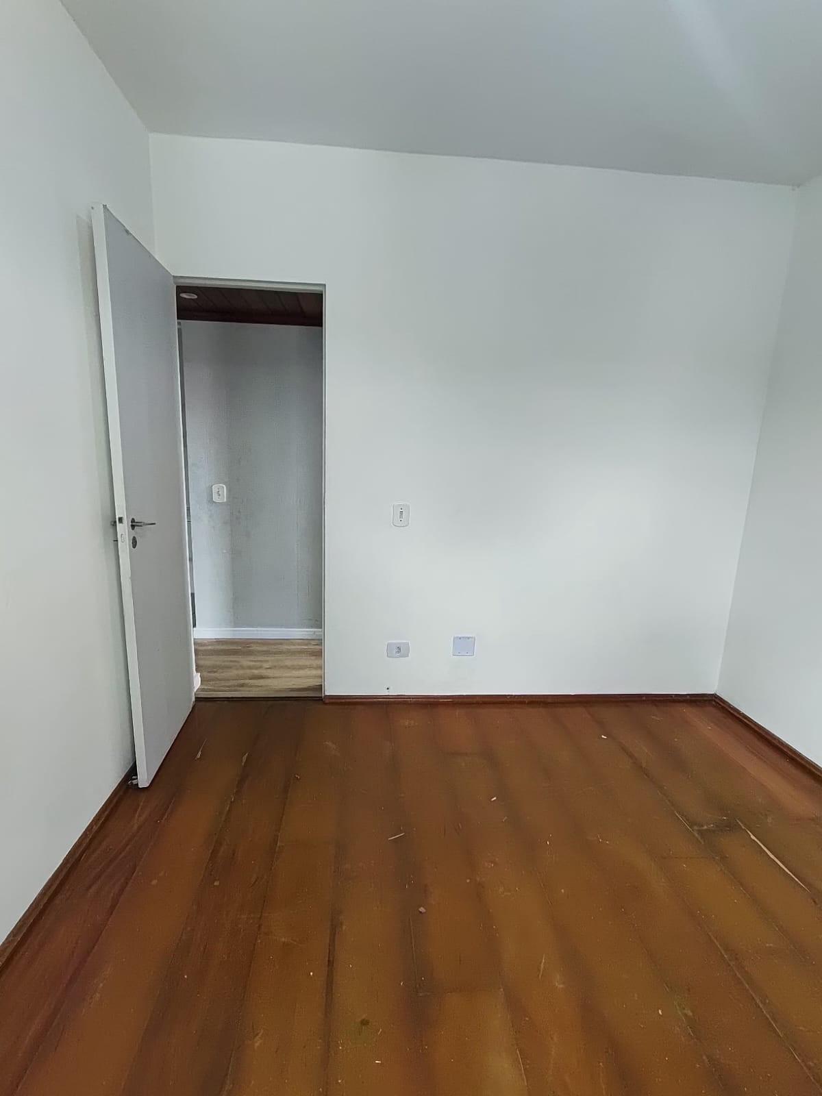 VENDE-SE APARTAMENTO AO LADO DA AVENIDA CUPECÊ