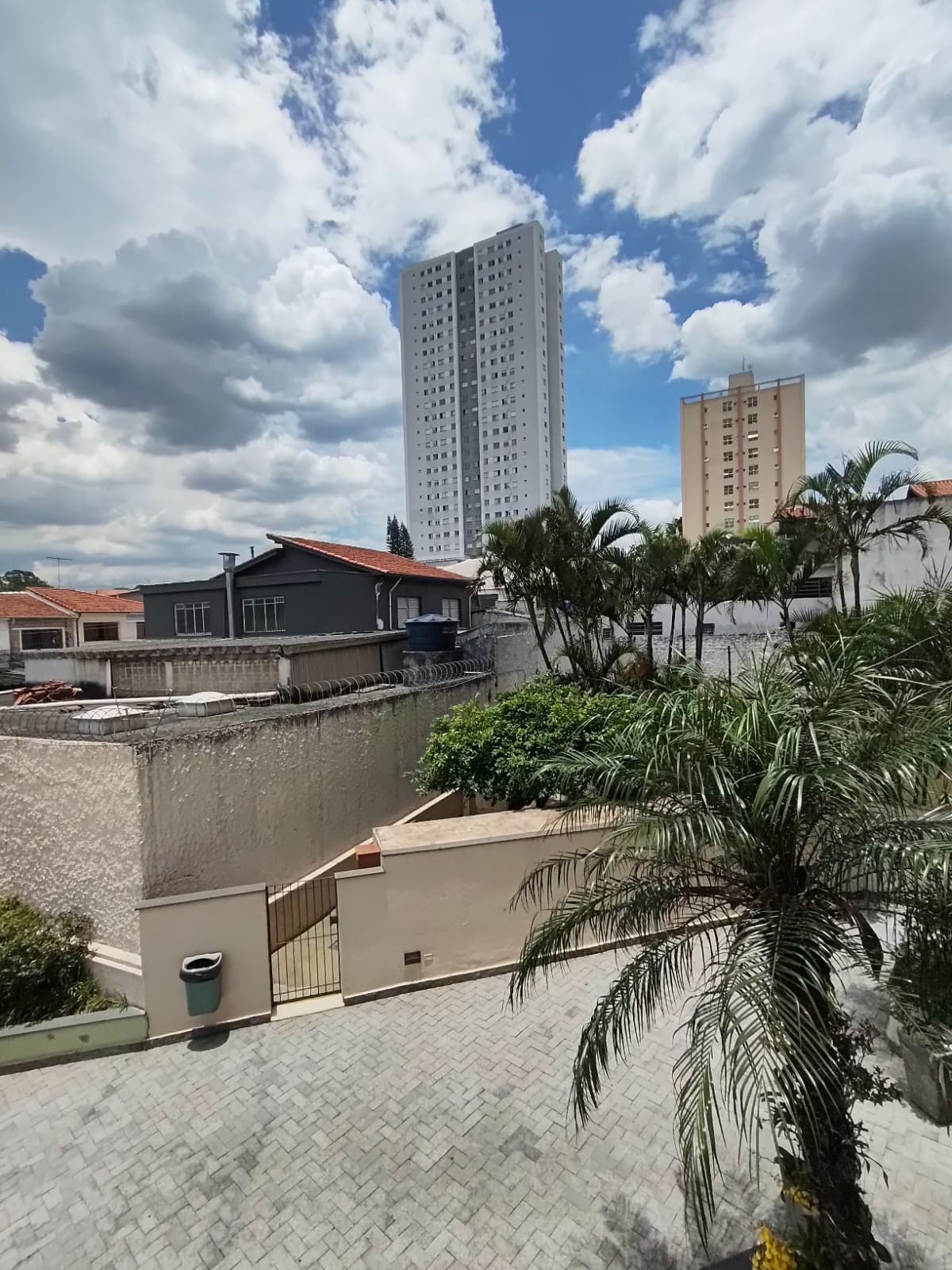 VENDE-SE APARTAMENTO AO LADO DA AVENIDA CUPECÊ