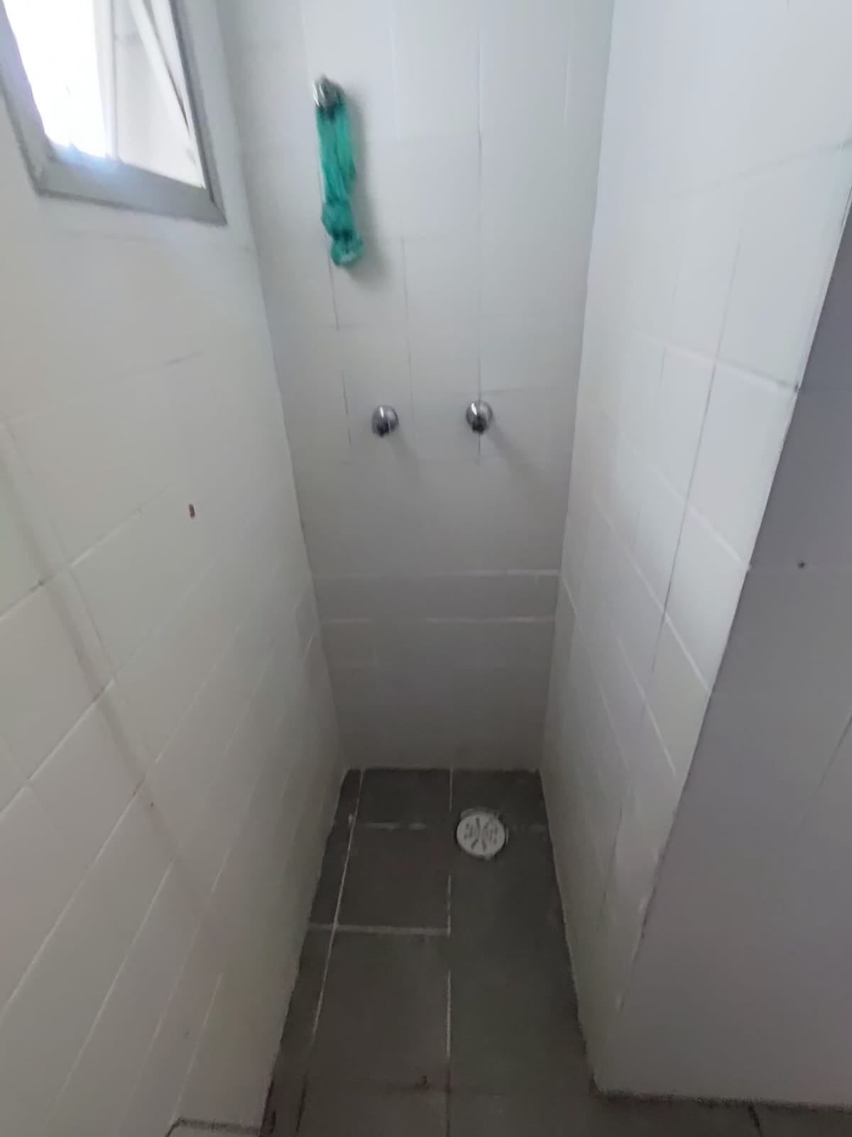 VENDE-SE APARTAMENTO AO LADO DA AVENIDA CUPECÊ