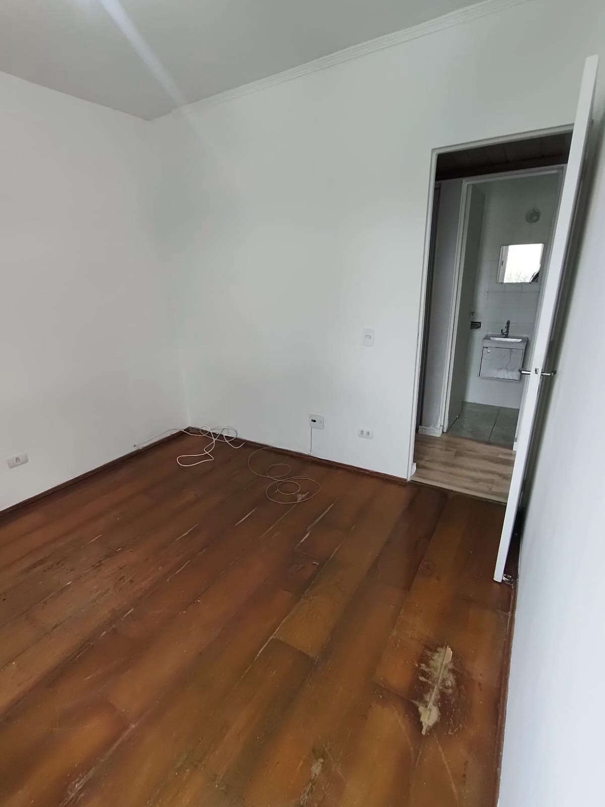 VENDE-SE APARTAMENTO AO LADO DA AVENIDA CUPECÊ