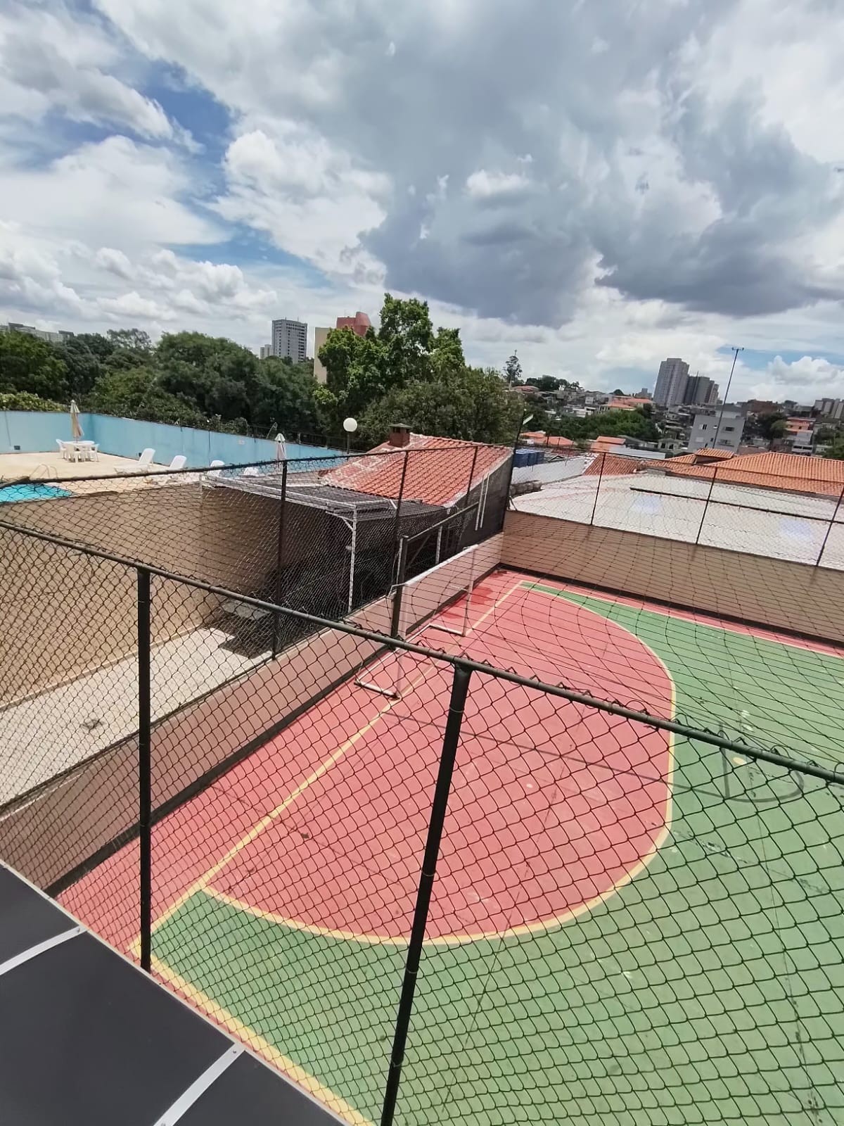 VENDE-SE APARTAMENTO AO LADO DA AVENIDA CUPECÊ