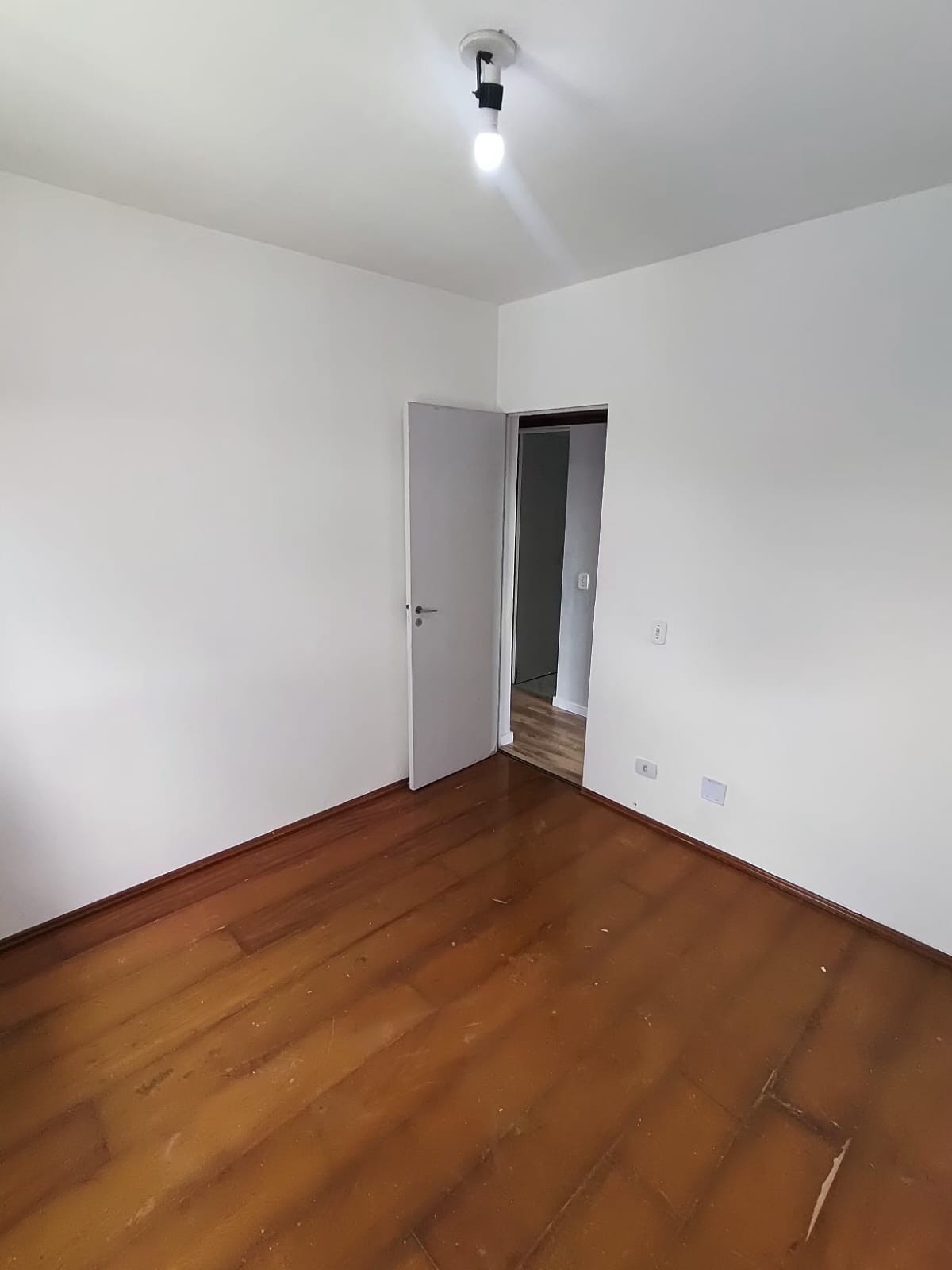 VENDE-SE APARTAMENTO AO LADO DA AVENIDA CUPECÊ