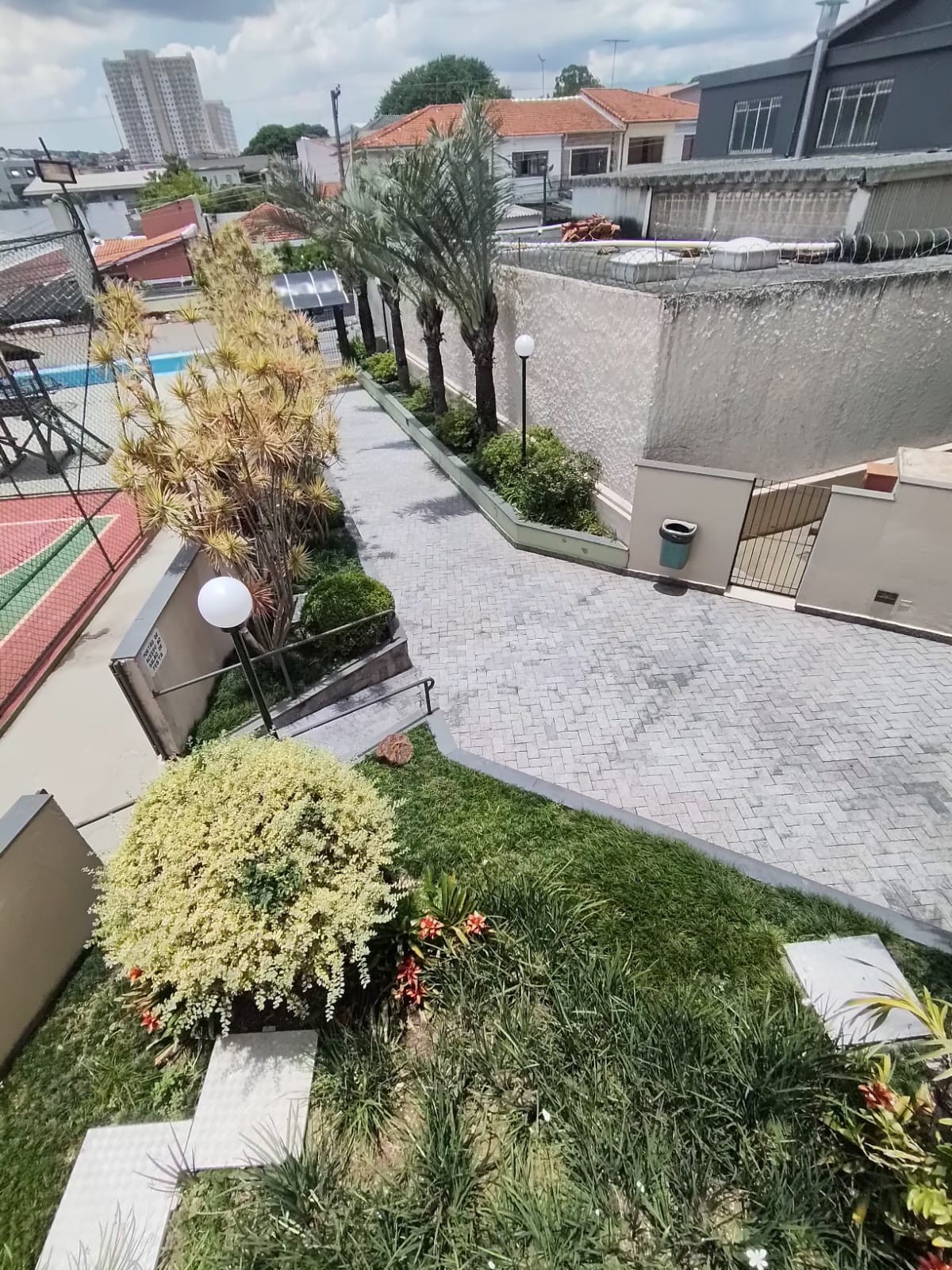 VENDE-SE APARTAMENTO AO LADO DA AVENIDA CUPECÊ