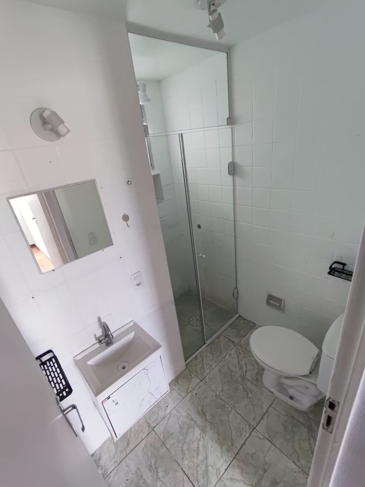 VENDE-SE APARTAMENTO AO LADO DA AVENIDA CUPECÊ