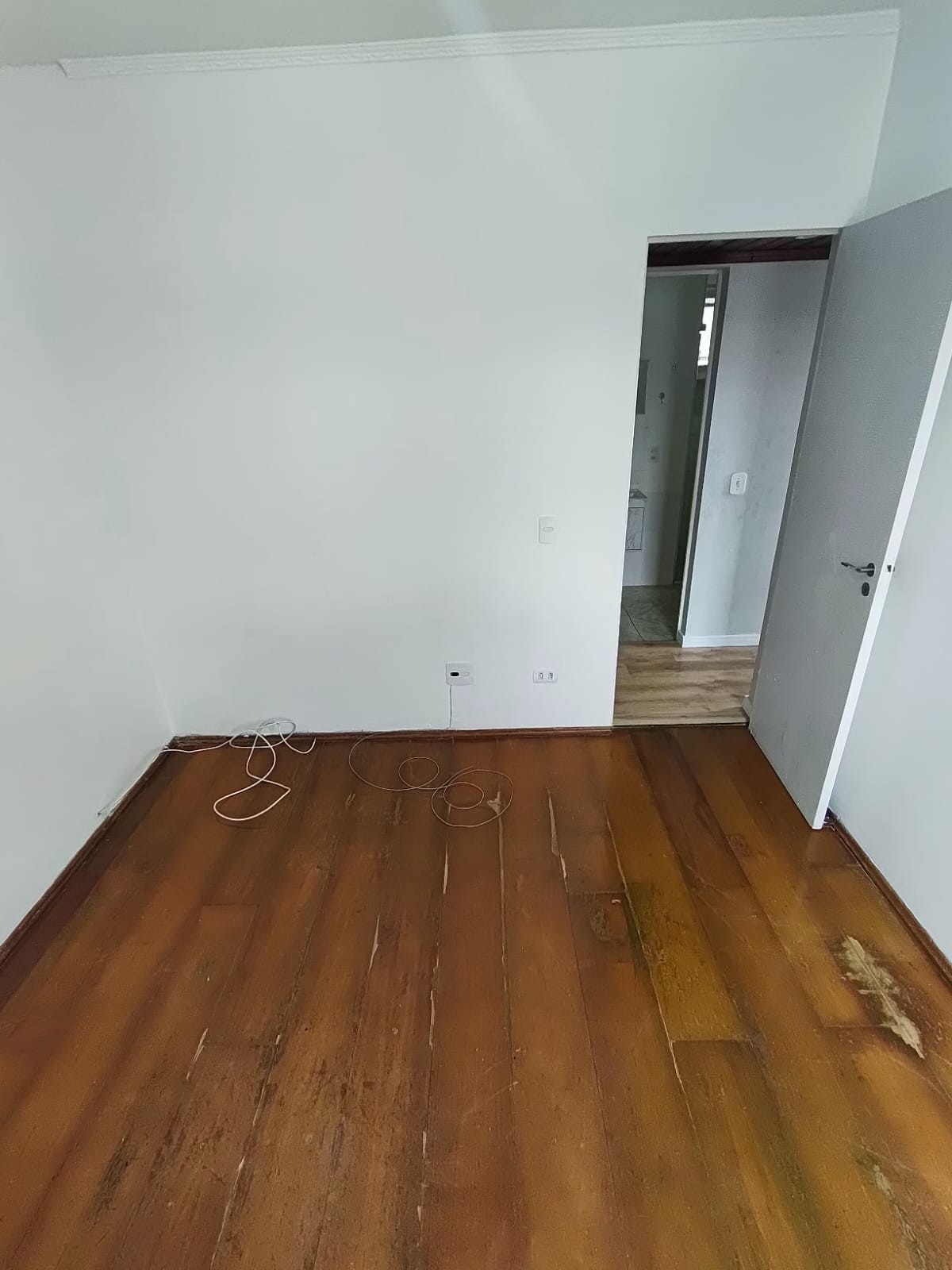 VENDE-SE APARTAMENTO AO LADO DA AVENIDA CUPECÊ