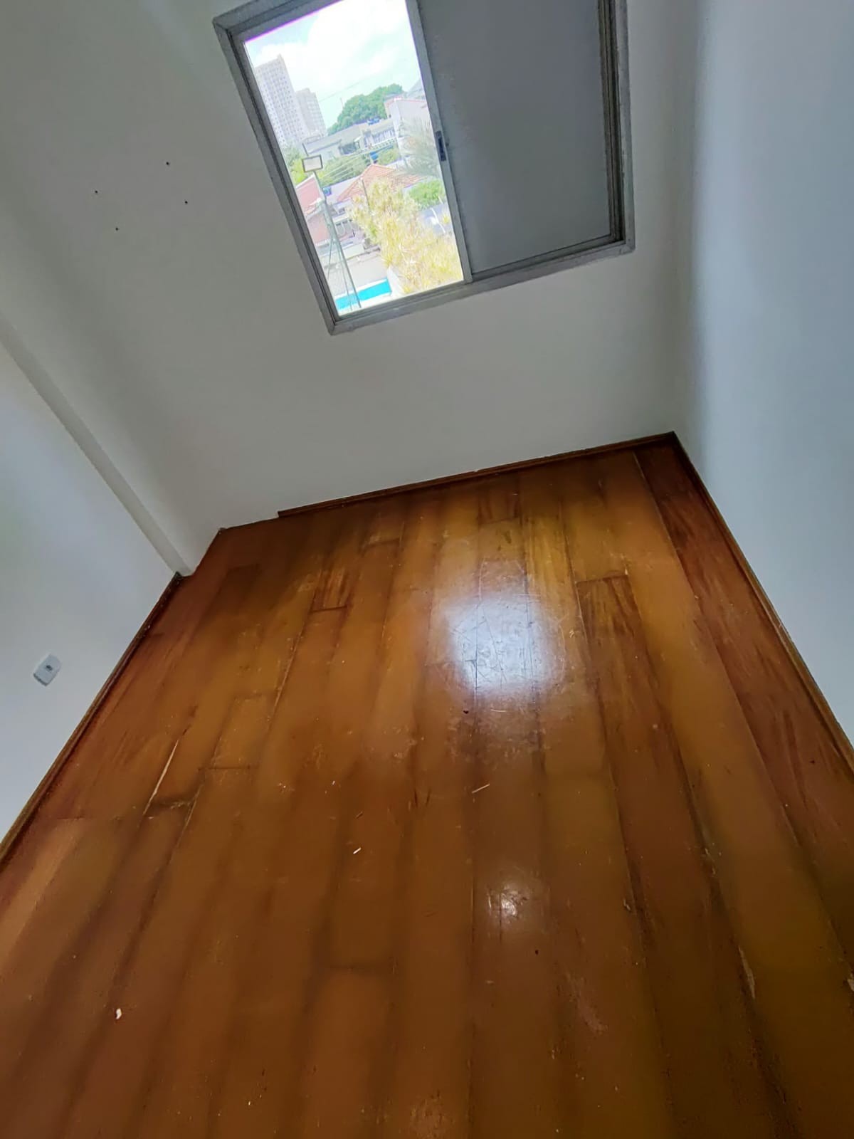 VENDE-SE APARTAMENTO AO LADO DA AVENIDA CUPECÊ