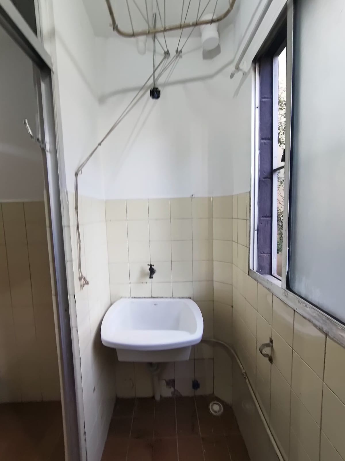 ALUGA-SE APARTAMENTO NO CONDOMÍNIO CUPECÊ