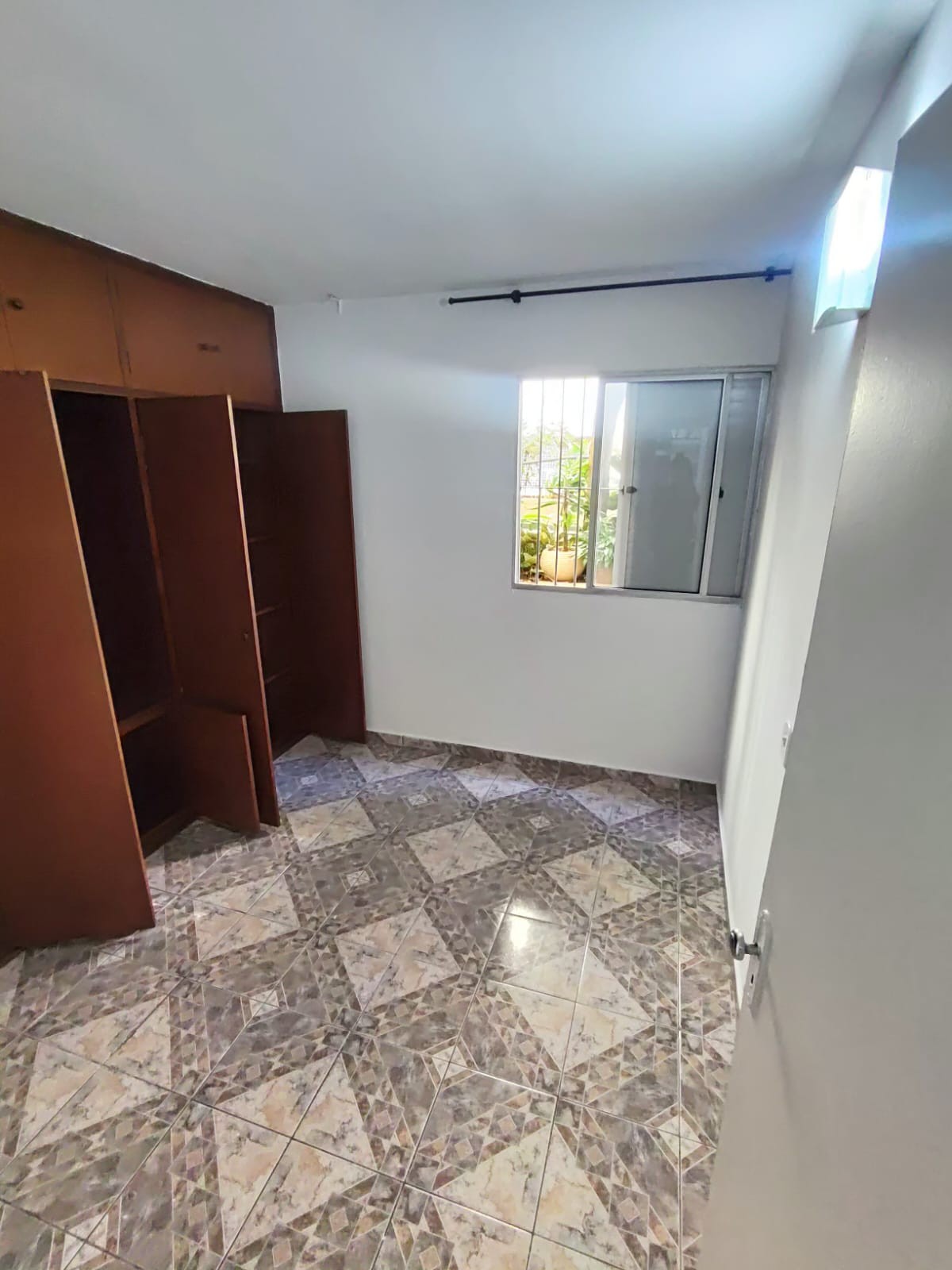 ALUGA-SE APARTAMENTO NO CONDOMÍNIO CUPECÊ