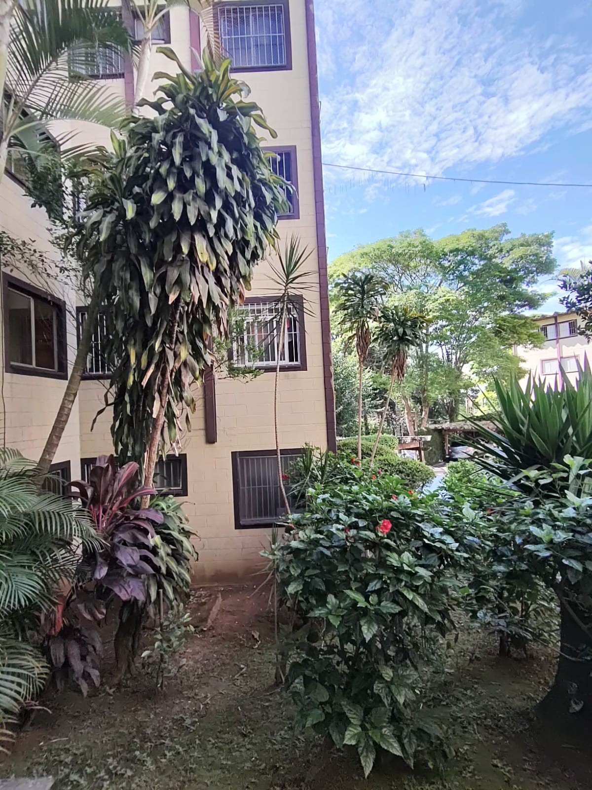 ALUGA-SE APARTAMENTO NO CONDOMÍNIO CUPECÊ