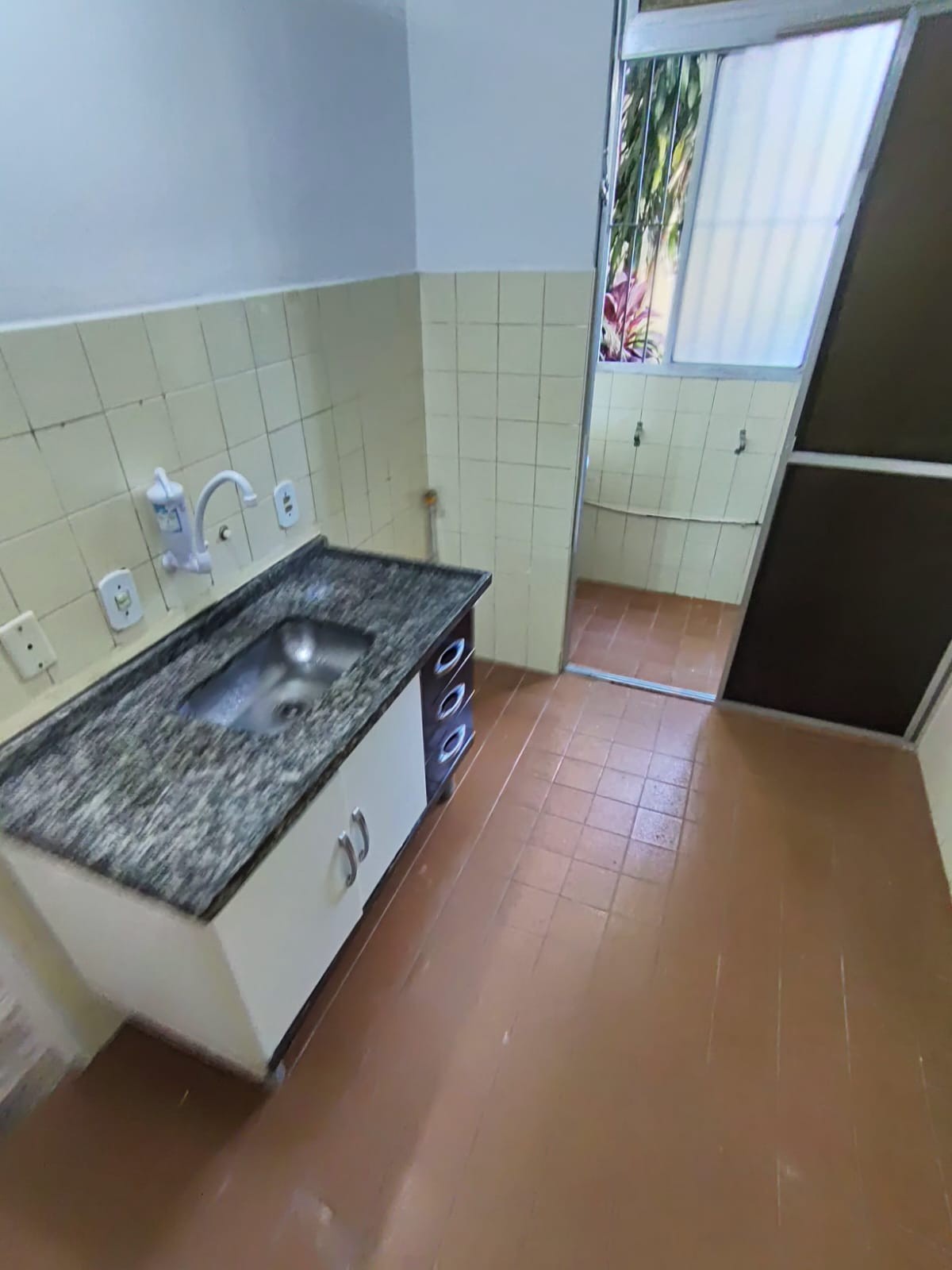 ALUGA-SE APARTAMENTO NO CONDOMÍNIO CUPECÊ