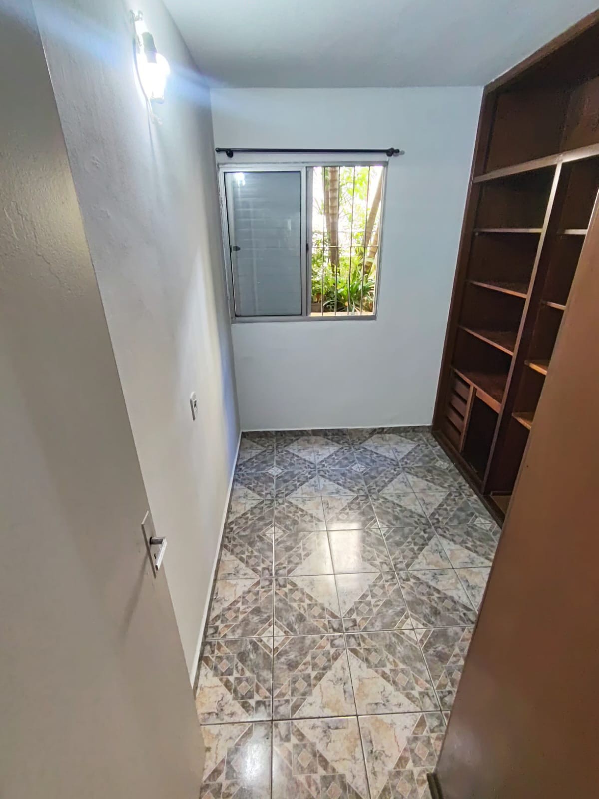 ALUGA-SE APARTAMENTO NO CONDOMÍNIO CUPECÊ