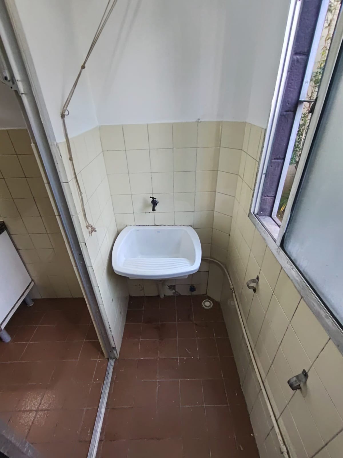 ALUGA-SE APARTAMENTO NO CONDOMÍNIO CUPECÊ