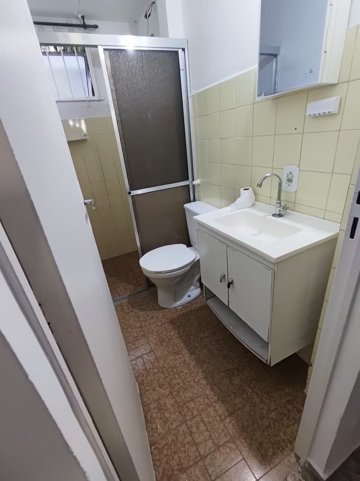 ALUGA-SE APARTAMENTO NO CONDOMÍNIO CUPECÊ