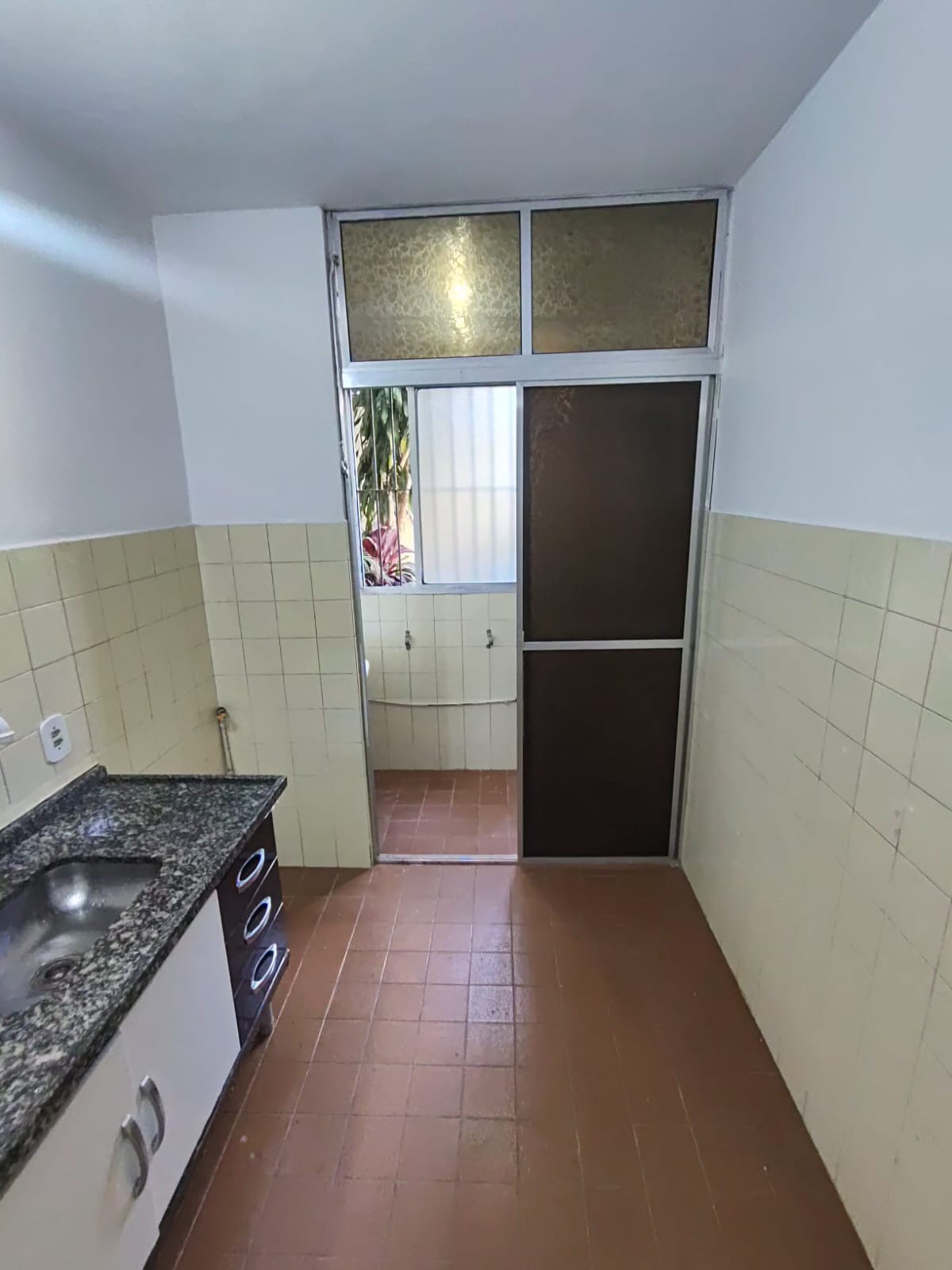 ALUGA-SE APARTAMENTO NO CONDOMÍNIO CUPECÊ
