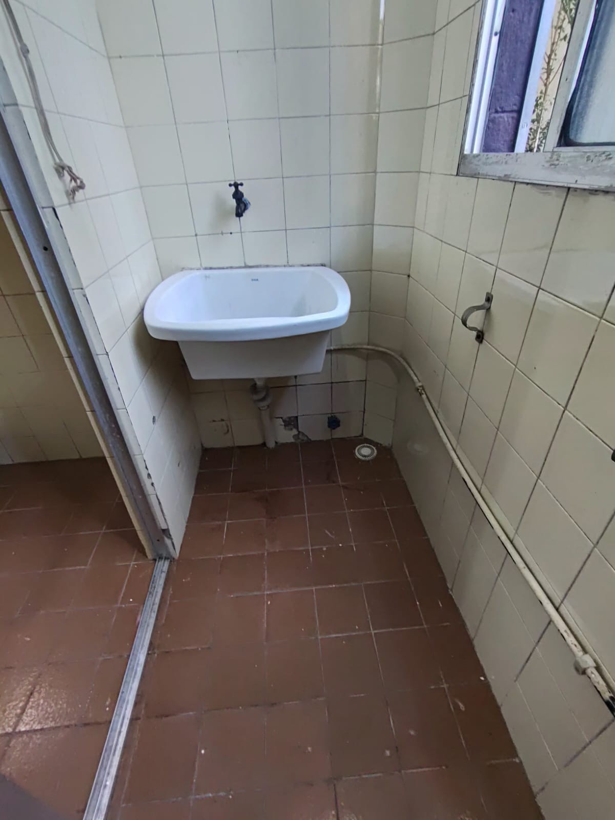 ALUGA-SE APARTAMENTO NO CONDOMÍNIO CUPECÊ