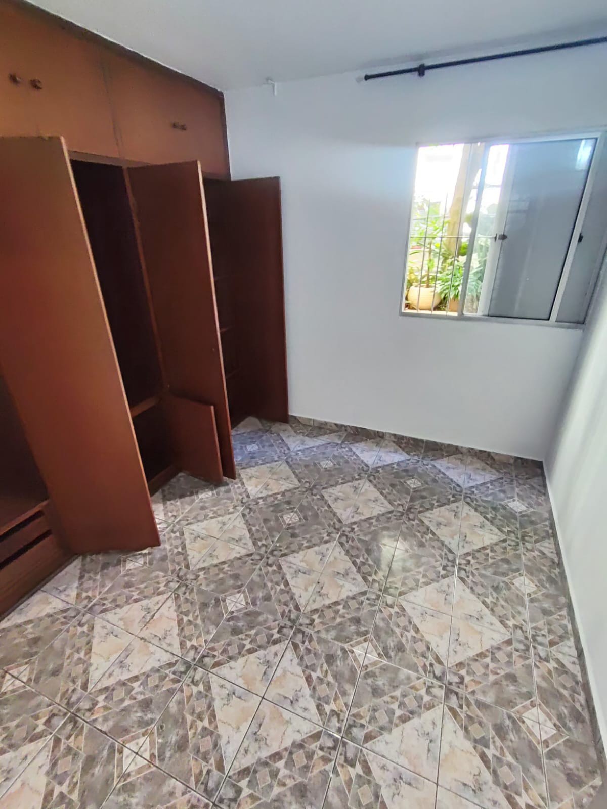 ALUGA-SE APARTAMENTO NO CONDOMÍNIO CUPECÊ