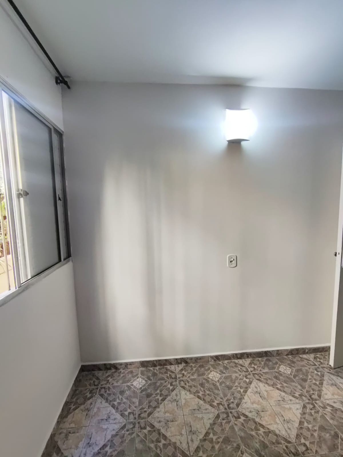 ALUGA-SE APARTAMENTO NO CONDOMÍNIO CUPECÊ