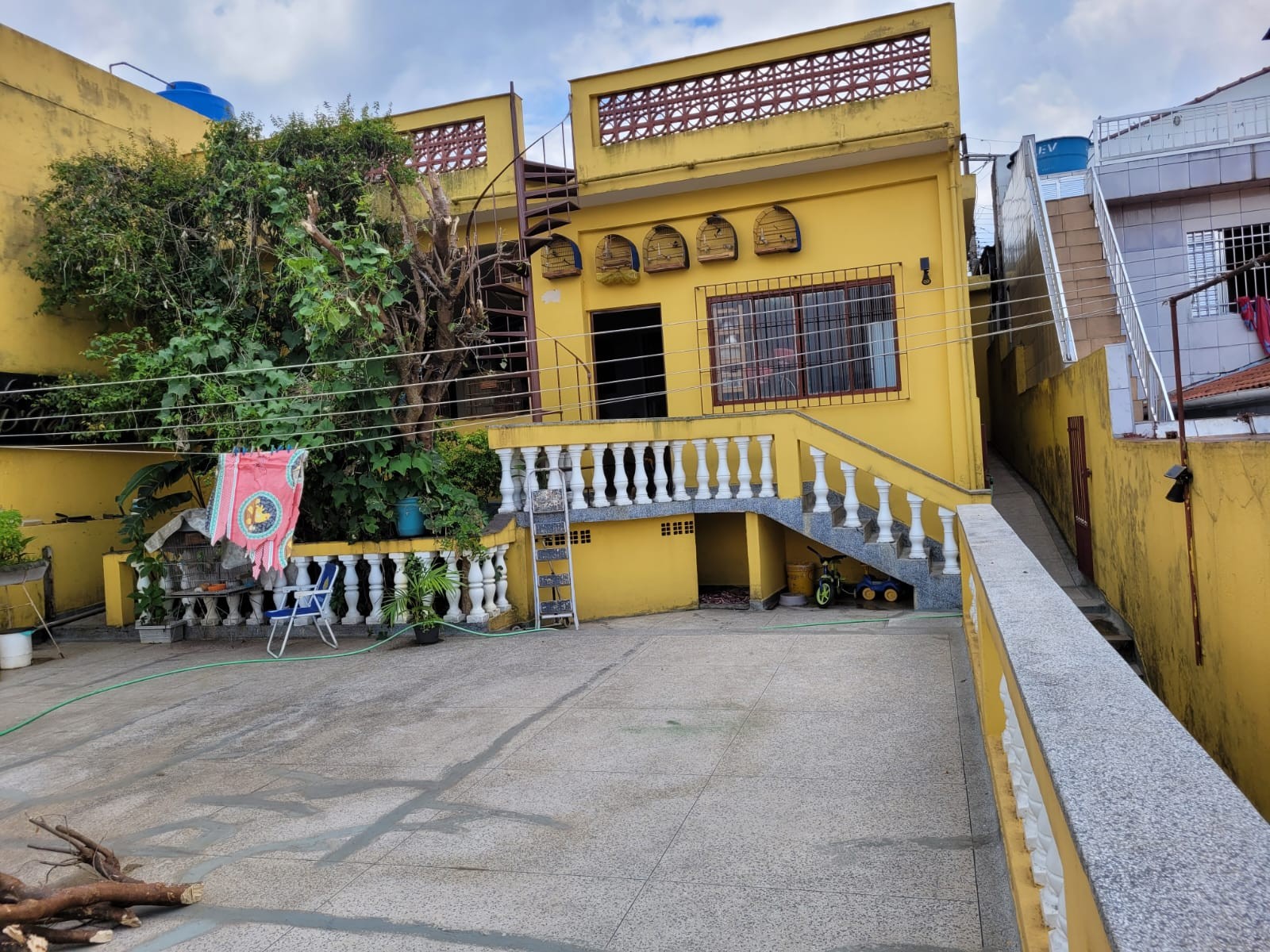 Sobrado com 4 dorms + Salão comercial - 350 m²