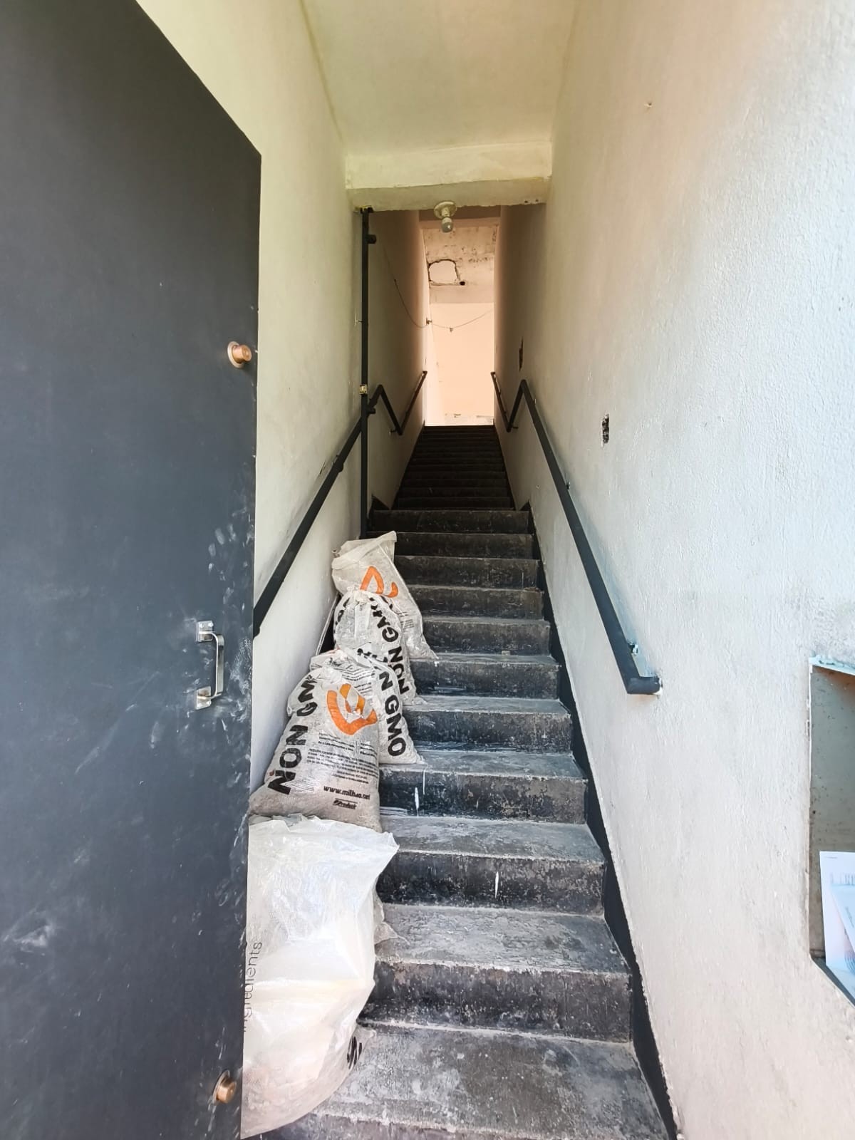 Salão Sobreloja - Av. Yervant Kissajikian, 3264 - Vila Missionaria