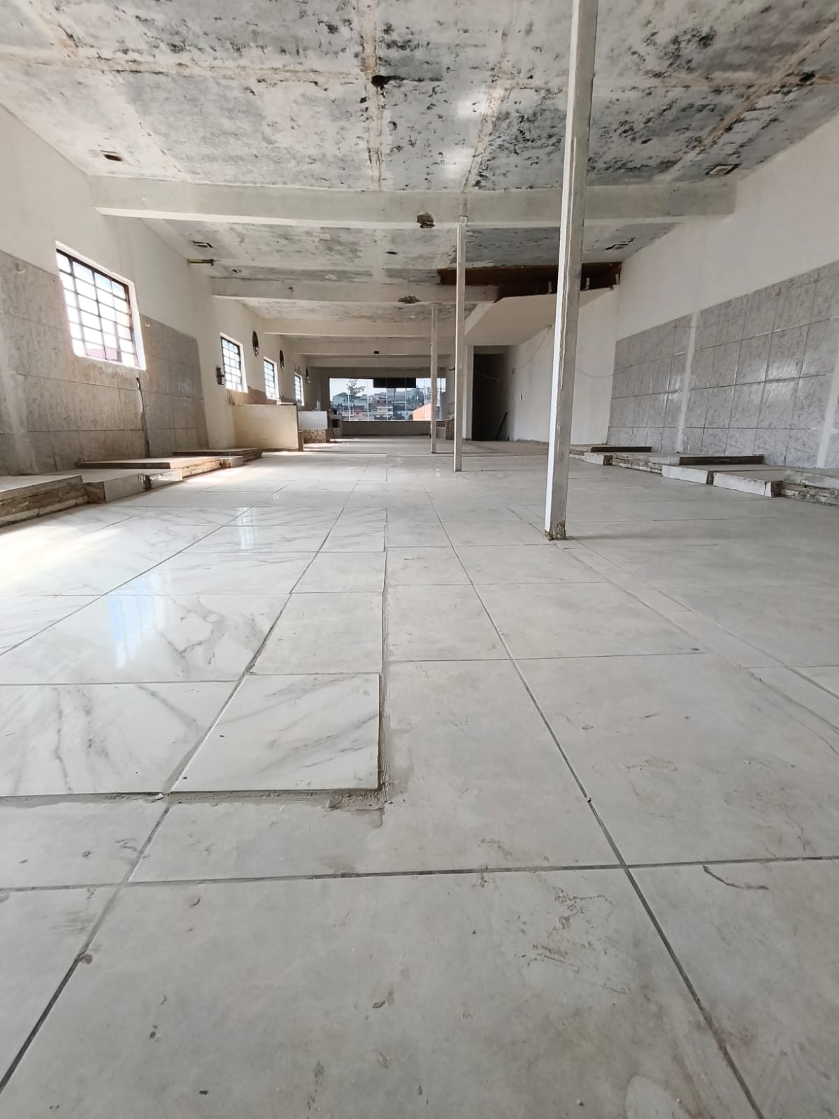 Salão Sobreloja - Av. Yervant Kissajikian, 3264 - Vila Missionaria