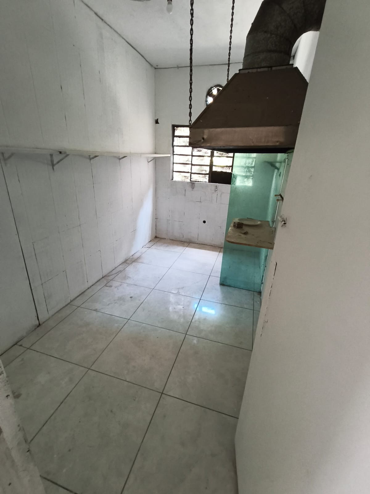 Salão Sobreloja - Av. Yervant Kissajikian, 3264 - Vila Missionaria