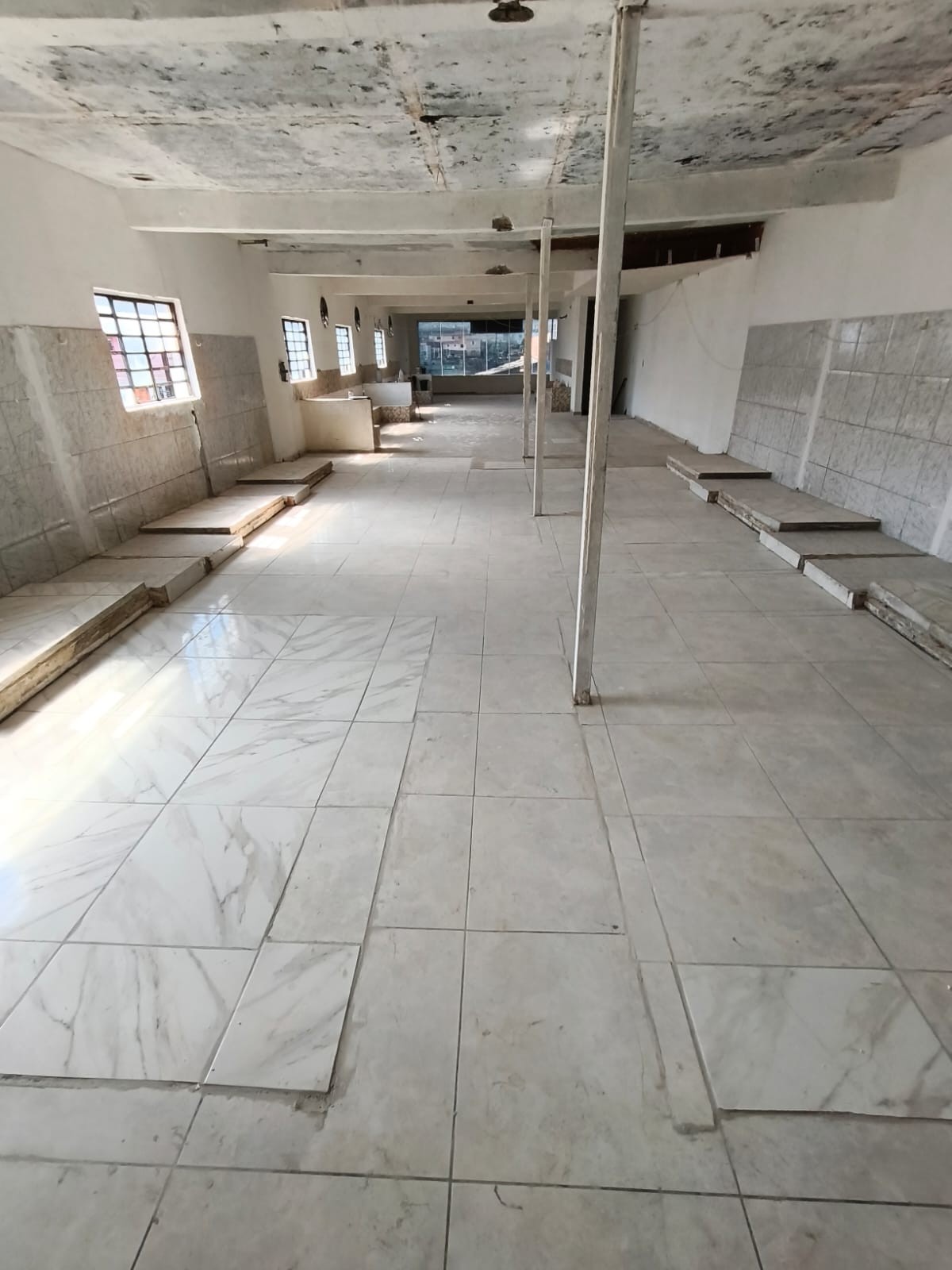 Salão Sobreloja - Av. Yervant Kissajikian, 3264 - Vila Missionaria