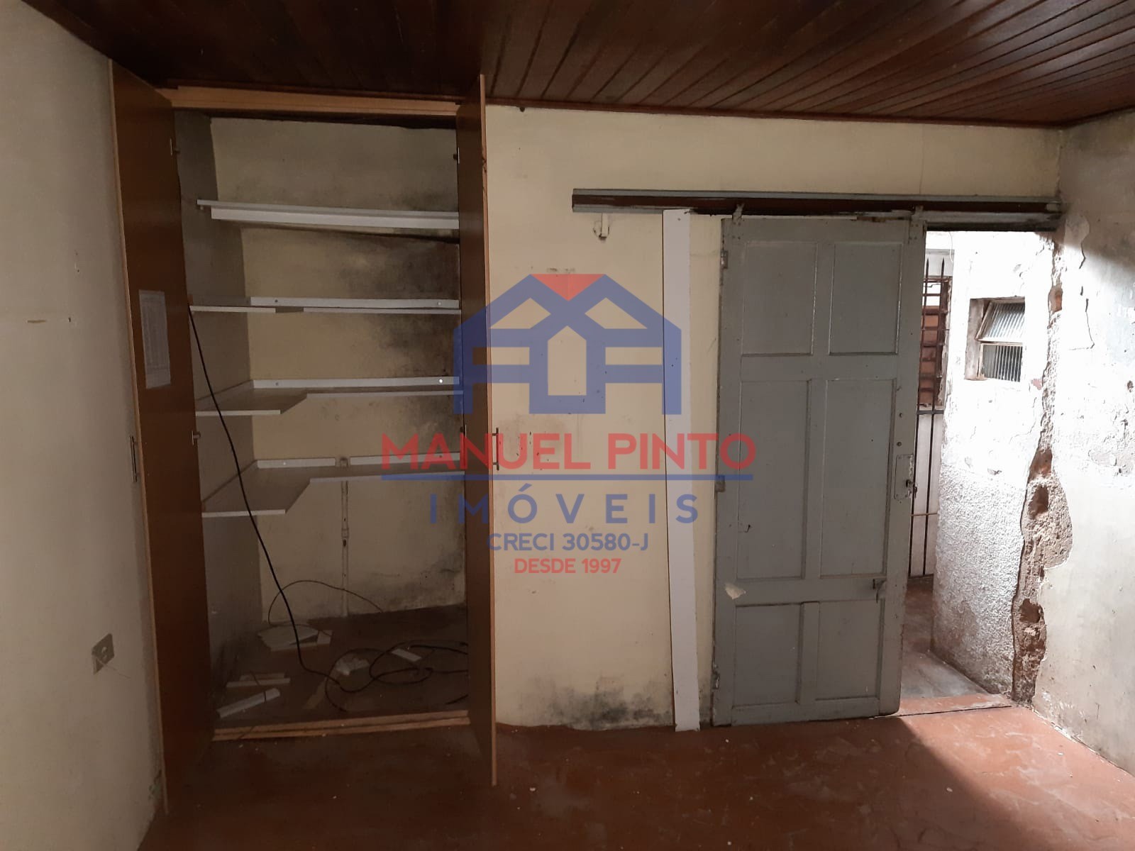 Terreno com 374m com 4 construções