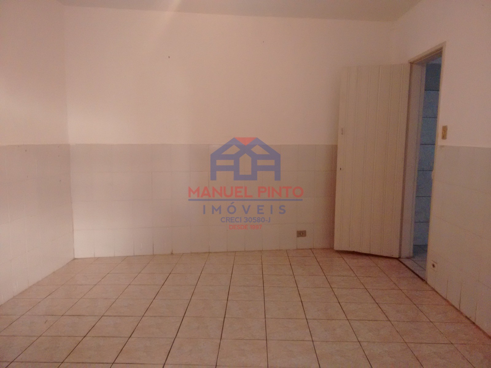 Terreno com 374m com 4 construções